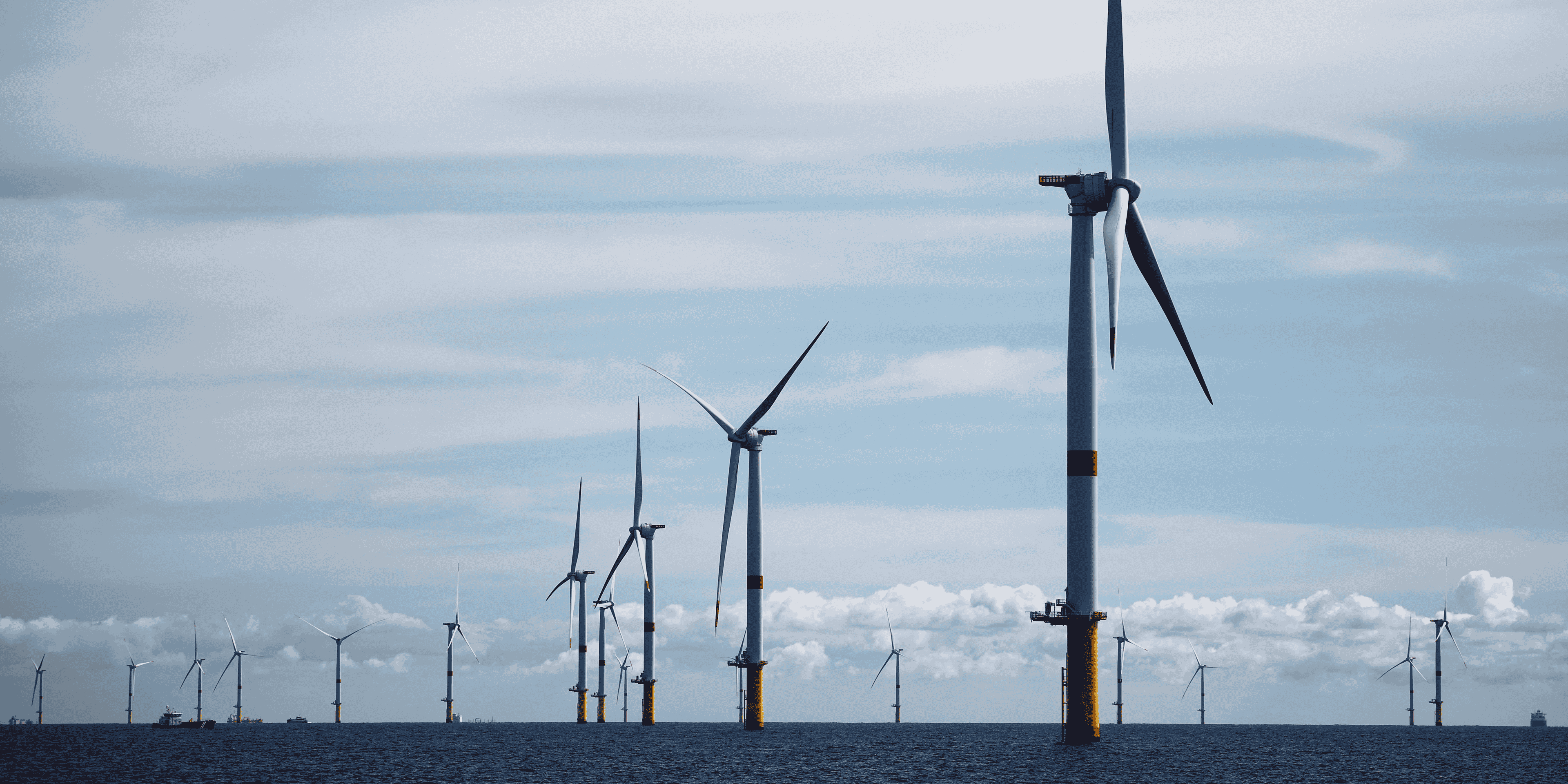 Le parc eolien offshore de saint-nazaire, dans l'ouest de la france