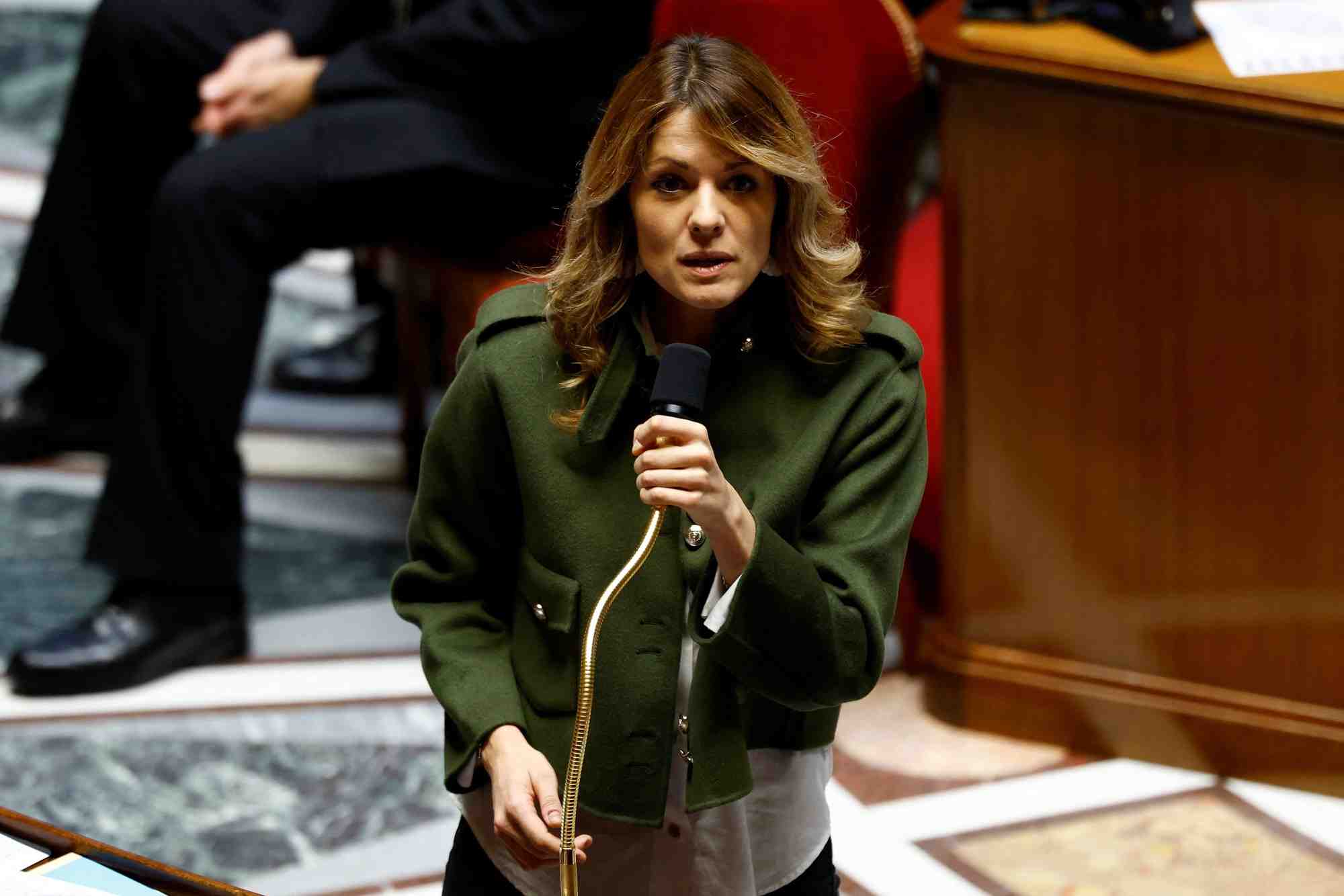 La porte-parole du gouvernement francais, maud bregeon, s'exprime a l'assemblee nationale a paris