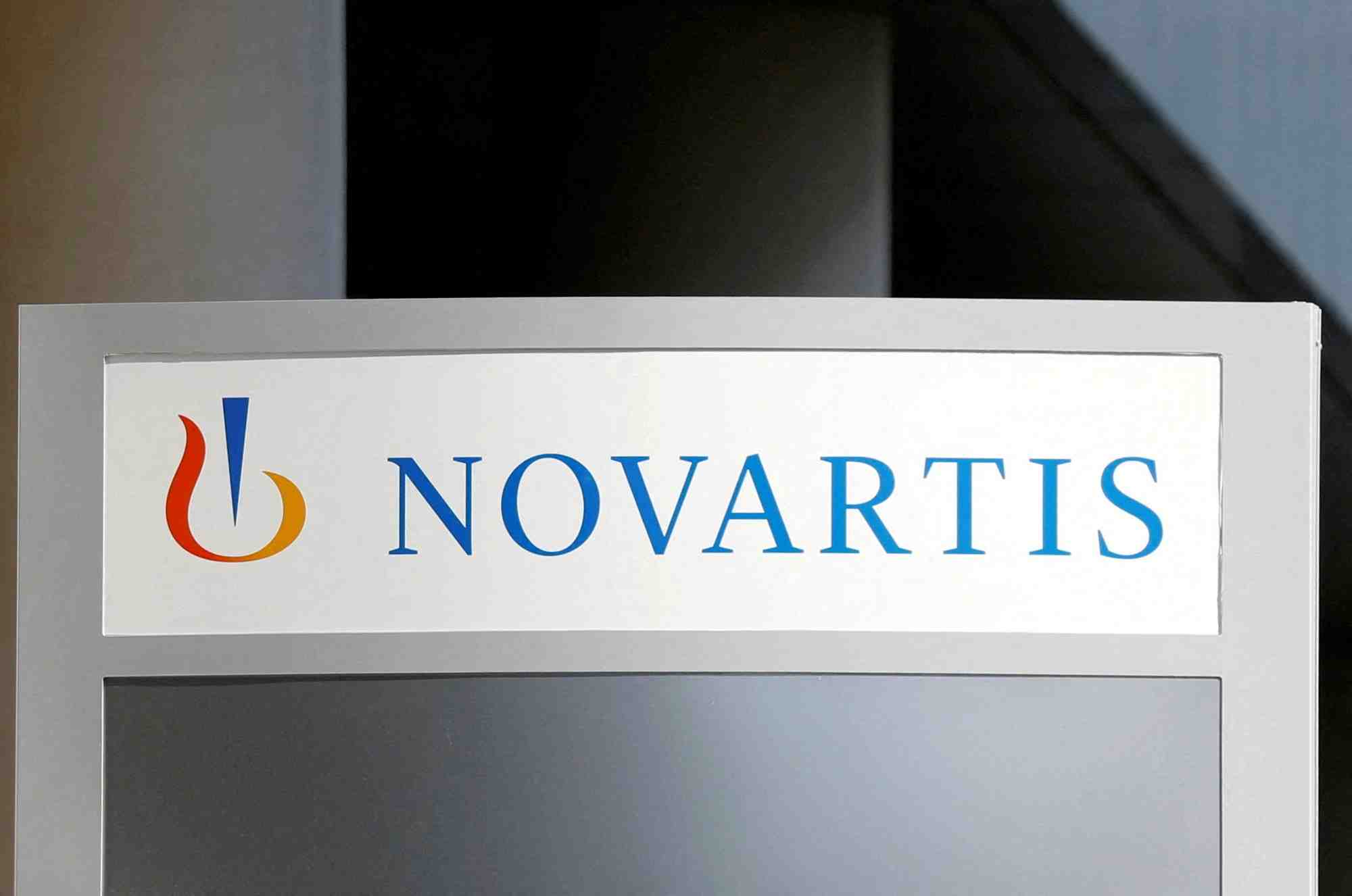 Le logo du fabricant suisse de medicaments novartis au siege francais de l'entreprise a rueil-malmaison
