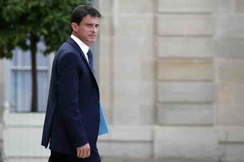 Le gouvernement démissionne, Manuel Valls reconduit