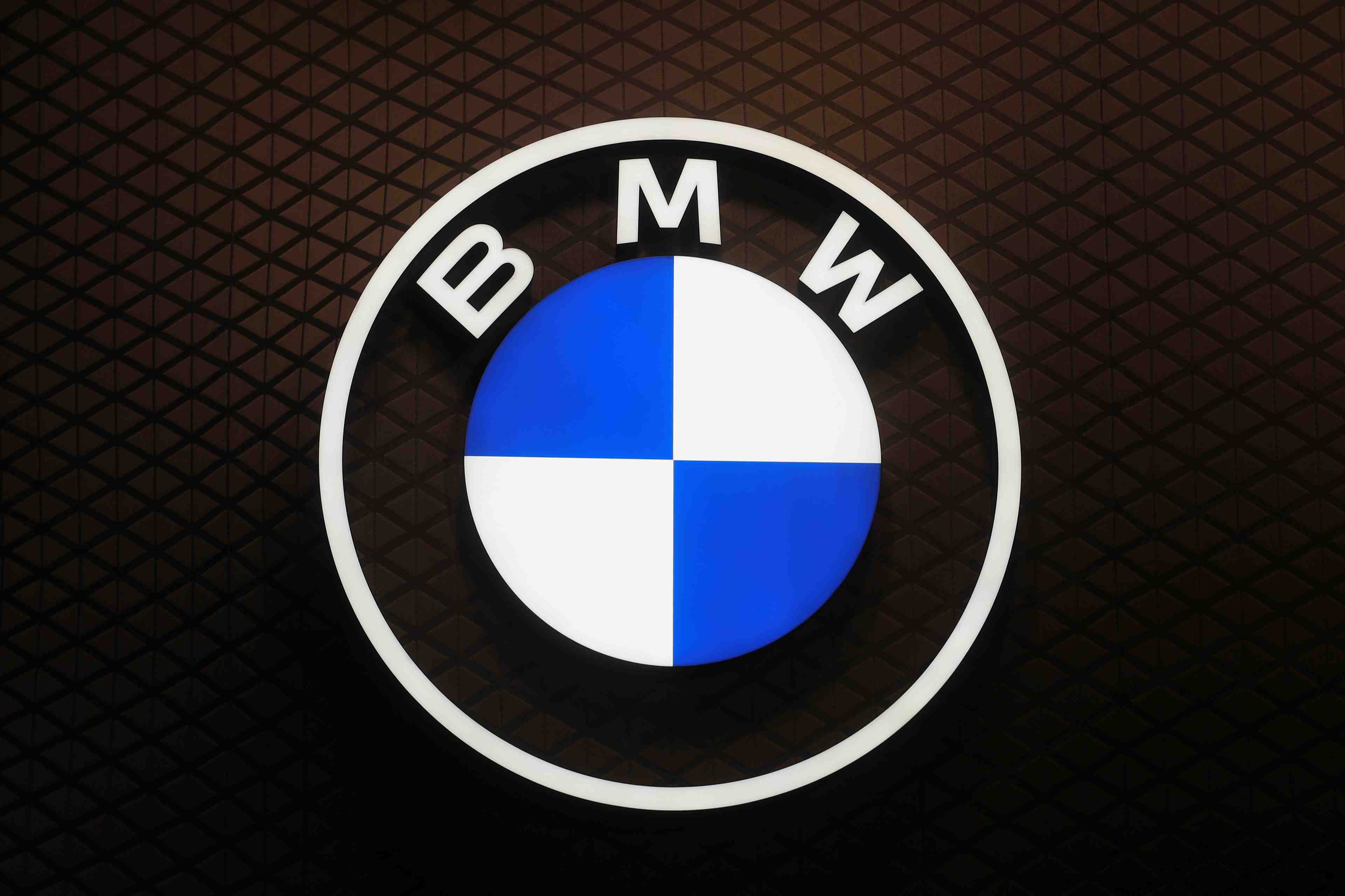 Bmw depasse les attentes au 3e trimestre grace a la hausse des prix