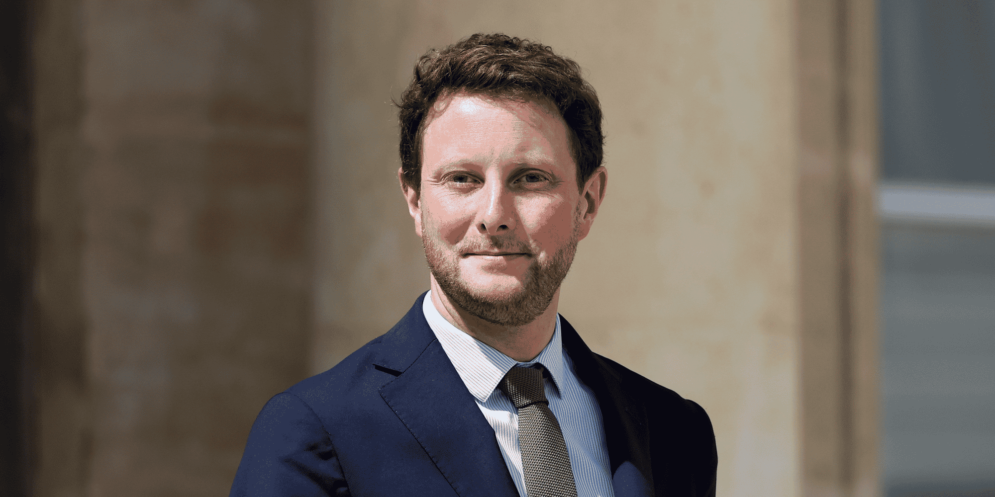 Clément Beaune s’est en revanche dit défavorable à l'idée d'installer des portiques à l'entrée des gares.