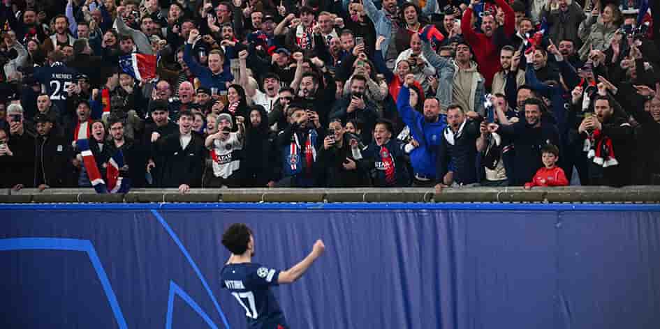 Vitinha célébrant son but lors de PSG- Barcelone au Parc des Princes, le 10 avril.