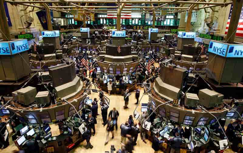 Pendant l'orage, l'investissement continue à Wall Street