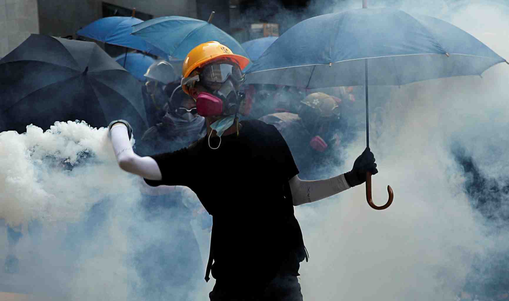 De nouveaux heurts eclatent a hong kong