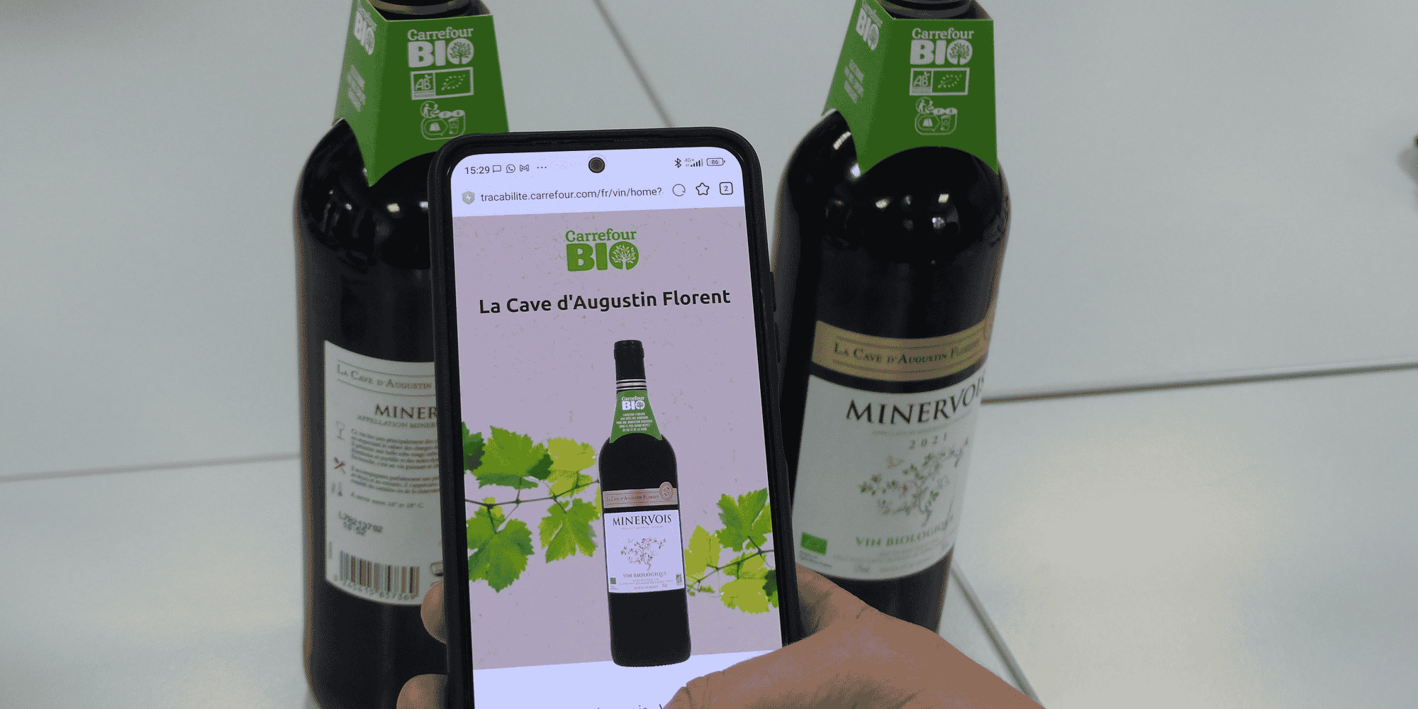 Les Celliers Jean d’Alibert sont les premiers opérateurs de la région Occitanie à déployer la blockchain, permettant aux consommateurs de trouver des informations sur le lieu de récolte, les producteurs, les chiffres-clés, le mode de production ou les certifications bio.
