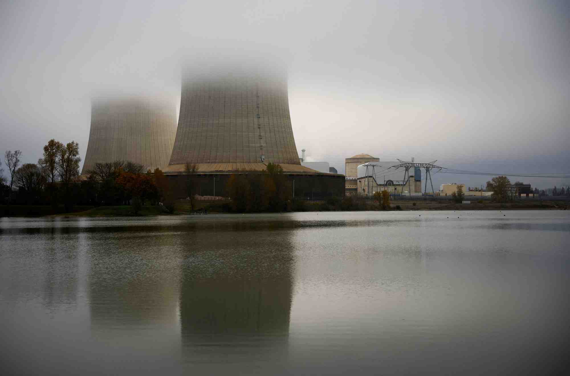 Centrale nucleaire d'edf a saint-laurent-nouan, france