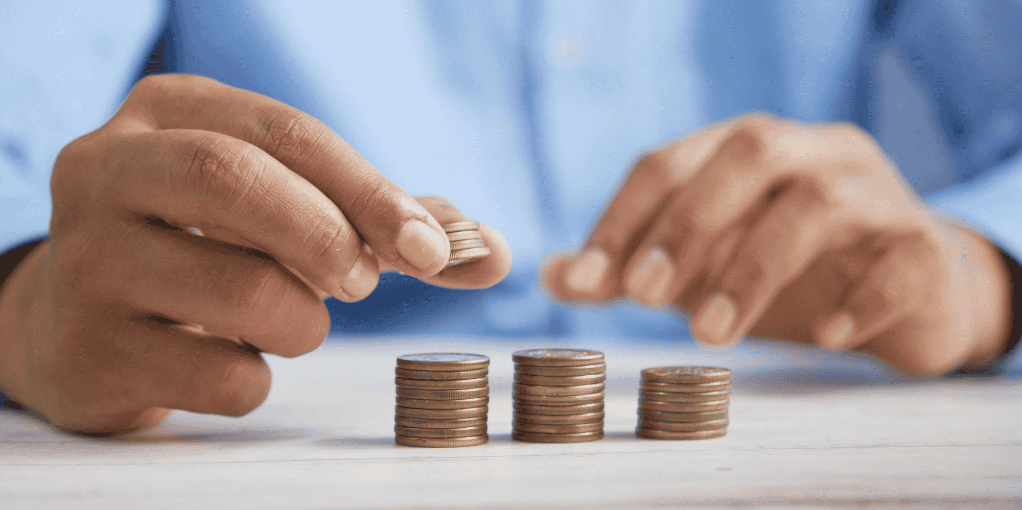La baisse des crédits à la consommation s’explique par le resserrement de la politique monétaire des banques centrales, notamment de la Banque centrale européenne (BCE) pour contrer l’inflation.