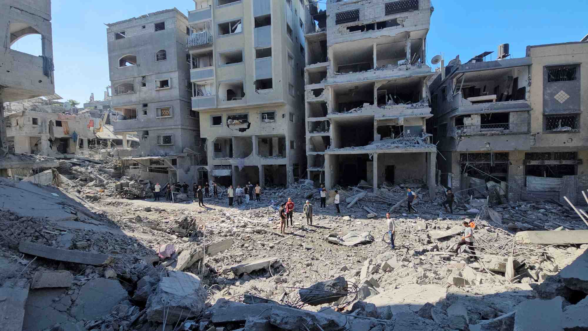 Consequences des frappes israeliennes sur des maisons et des batiments residentiels a beit lahiya, dans le nord de la bande de gaza
