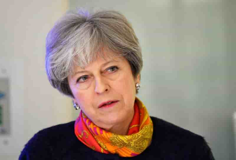 Grande bretagne: theresa may s'excuse pour l'engorgement des hopitaux
