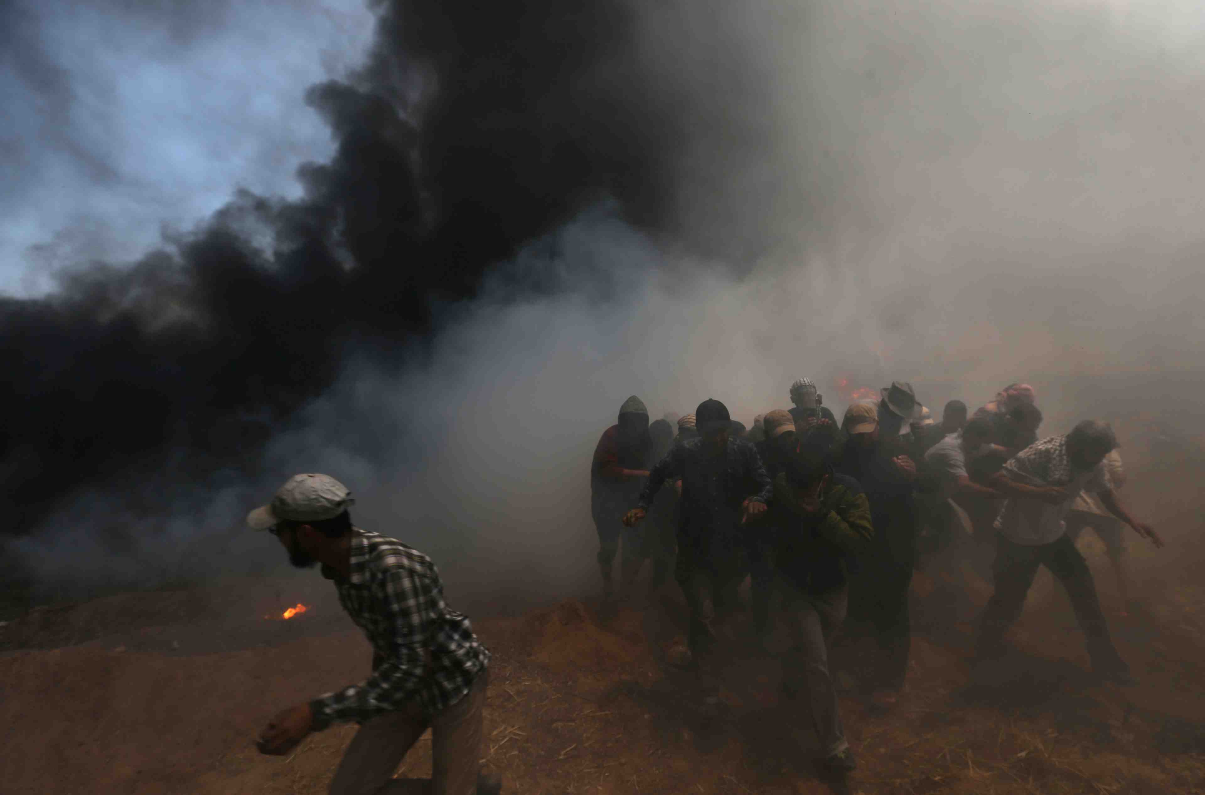 Trente-sept palestiniens tues a la frontiere israel, selon les services de secours palestiniens