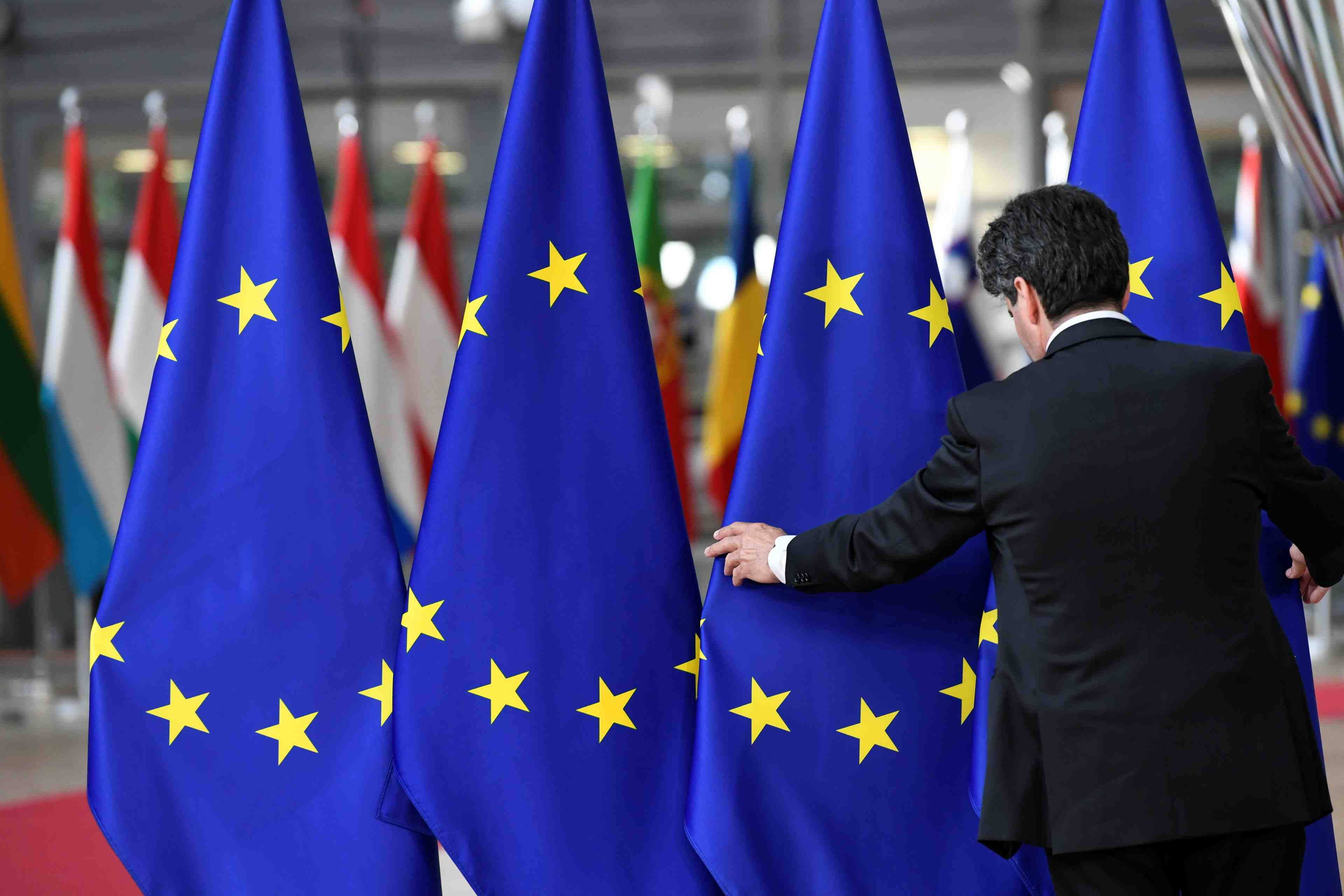 Les ministres de l'ue enterinent un accord de libre-echange avec hanoi