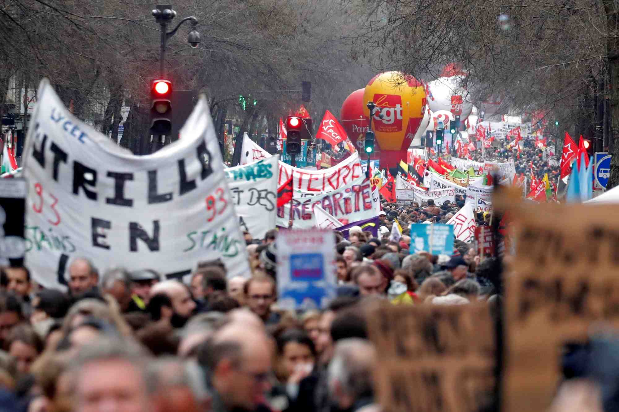 La volonté de compromis affichée par le gouvernement sur l'âge pivot ne se traduira pas forcément par l'arrêt des perturbations dans les transports car la CGT, FO et Solidaires réclament toujours le retrait pur et simple du projet.