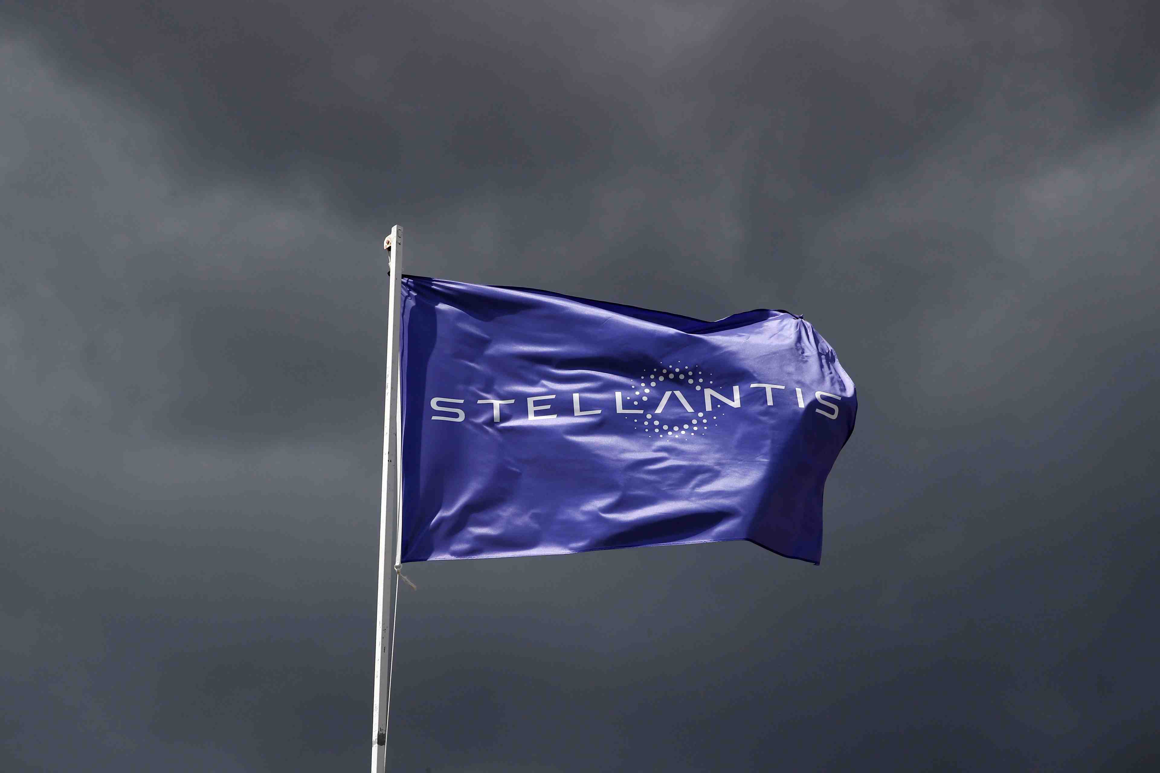 Stellantis va resilier ses contrats avec ses concessionnaires europeens pour juin 2023