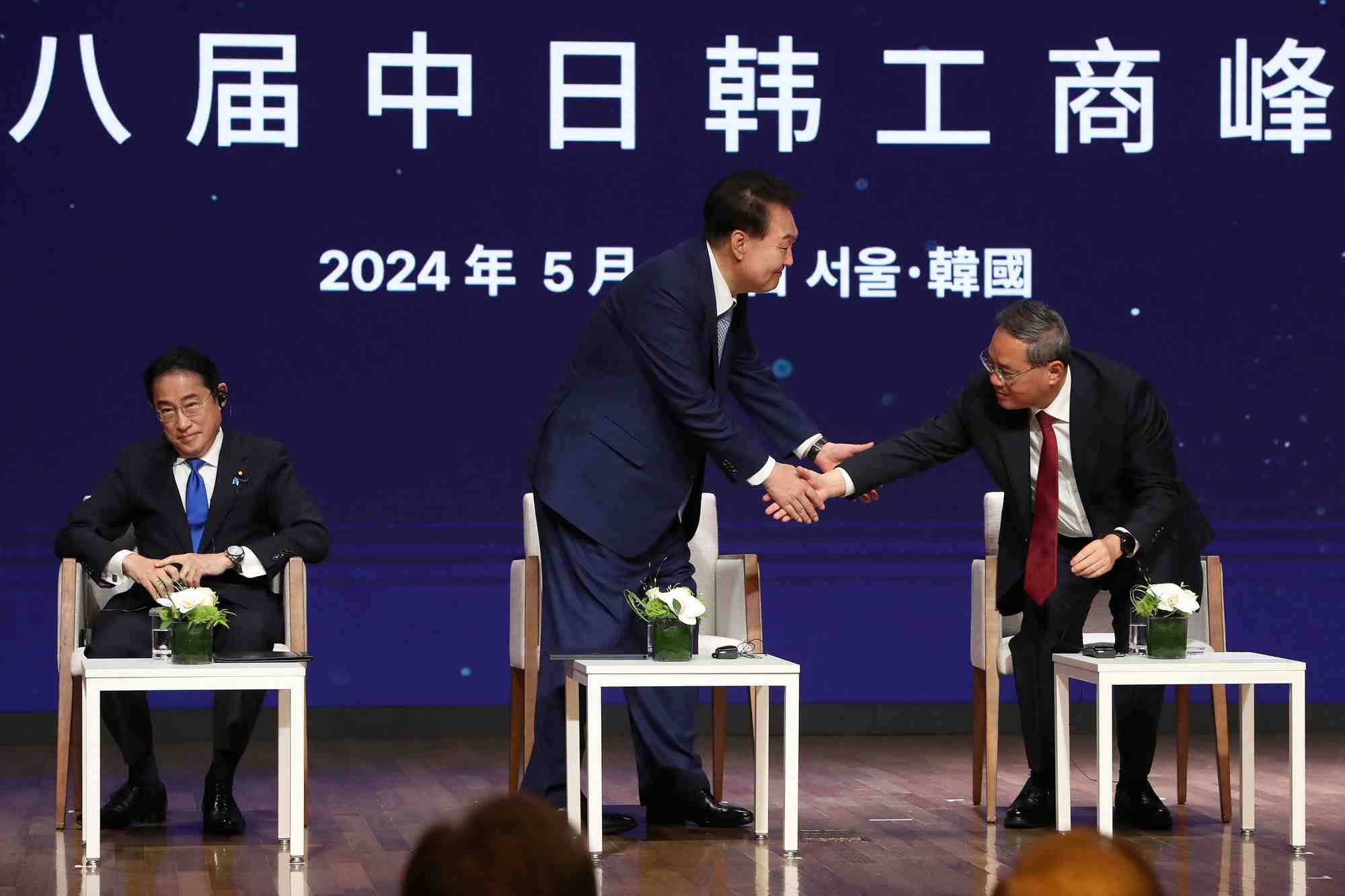 La coree du sud, le japon et la chine tiennent un sommet trilateral a seoul