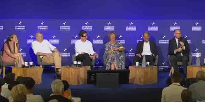 Emmanuelle Auriolle, économiste, François Villeroy de Galhau, Gouverneur de la Banque de France, Nicolas Dufourcq, directeur général BPI France, Stéphane Pallez, présidente directrice générale de FDJ United, Jean-Louis Girodolle, directeur général de la banque d’affaires Lazard, et Enrico Letta, doyen et président de l’Institut Jacques Delors.