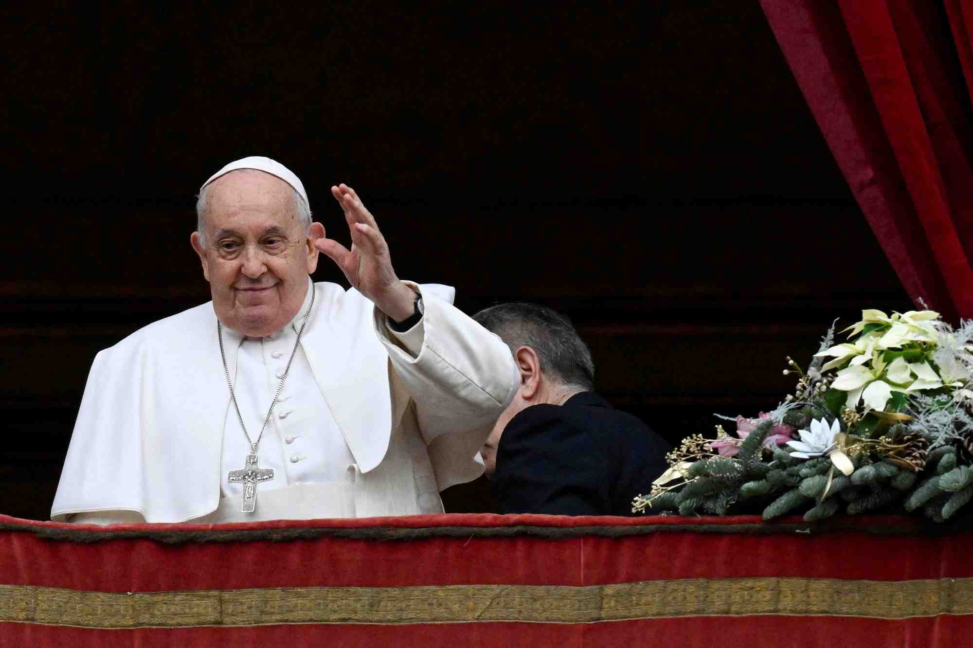 Le pape francois prononce son traditionnel message urbi et orbi de noel