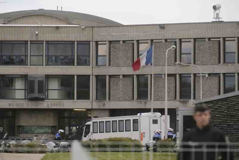 Avis defavorable sur le regroupement des islamistes en prison