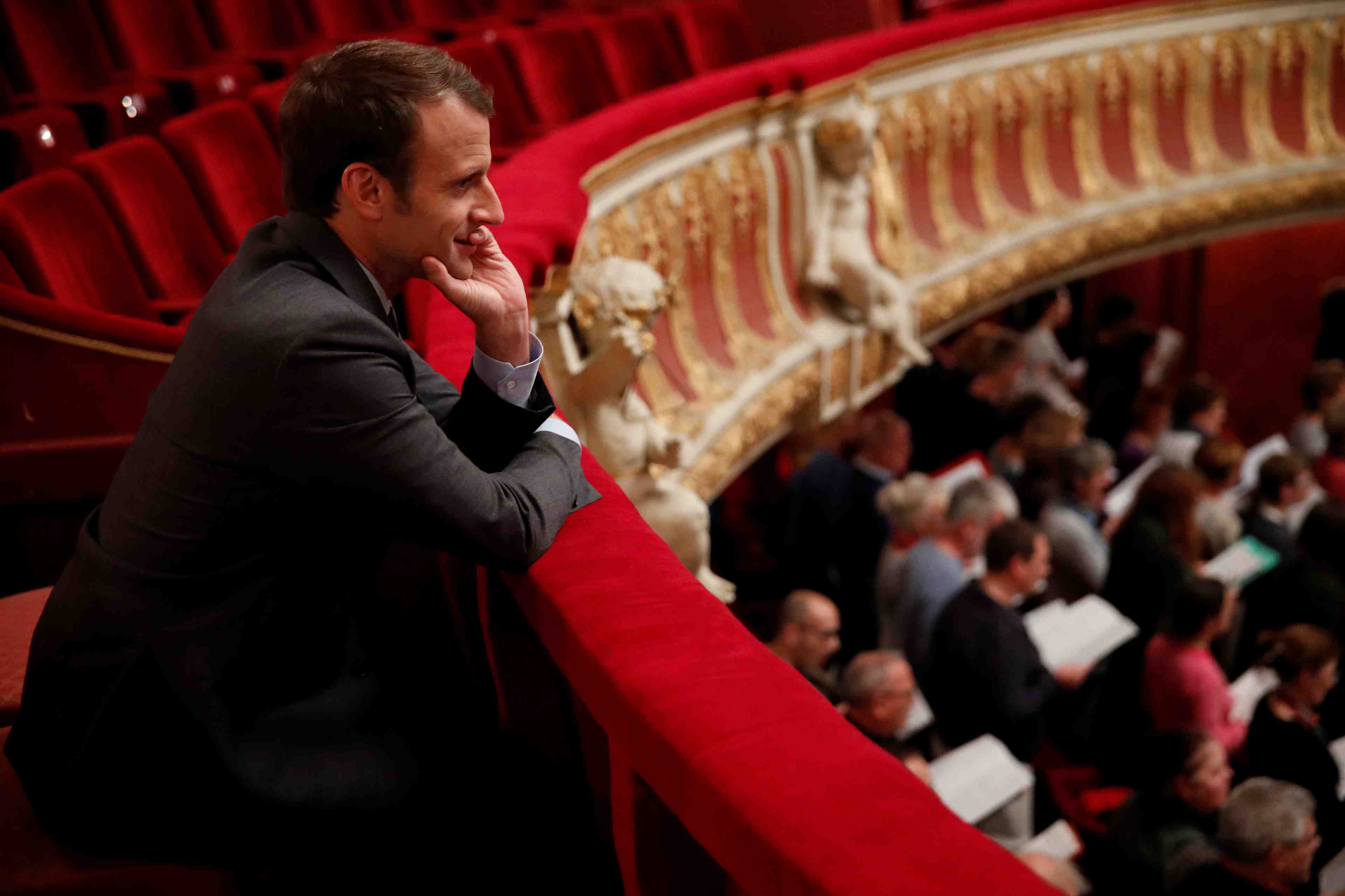 Legere baisse de la cote de confiance d'emmanuel macron, selon le barometre harris interactive