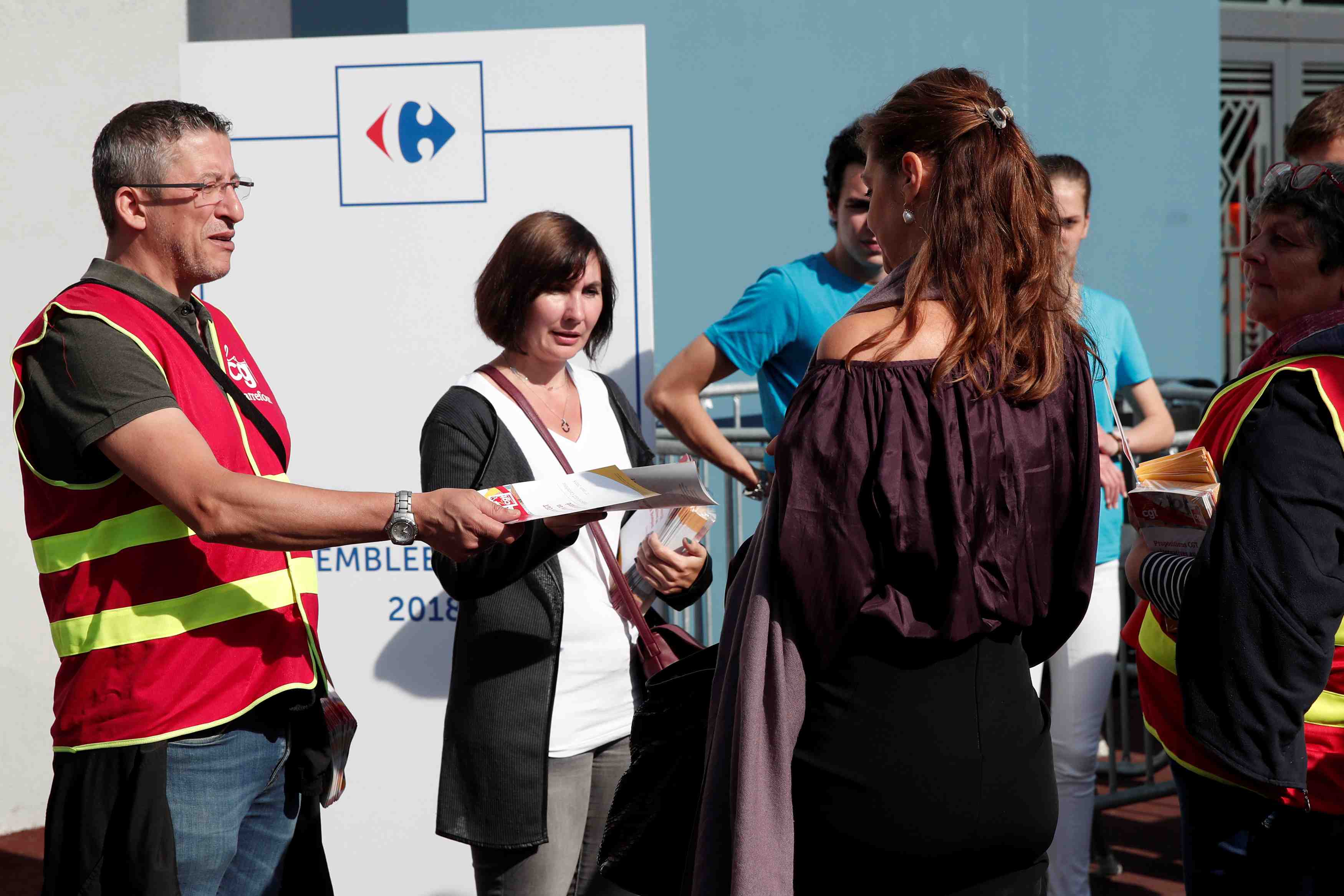 Carrefour: la remuneration des dirigeants domine une ag houleuse