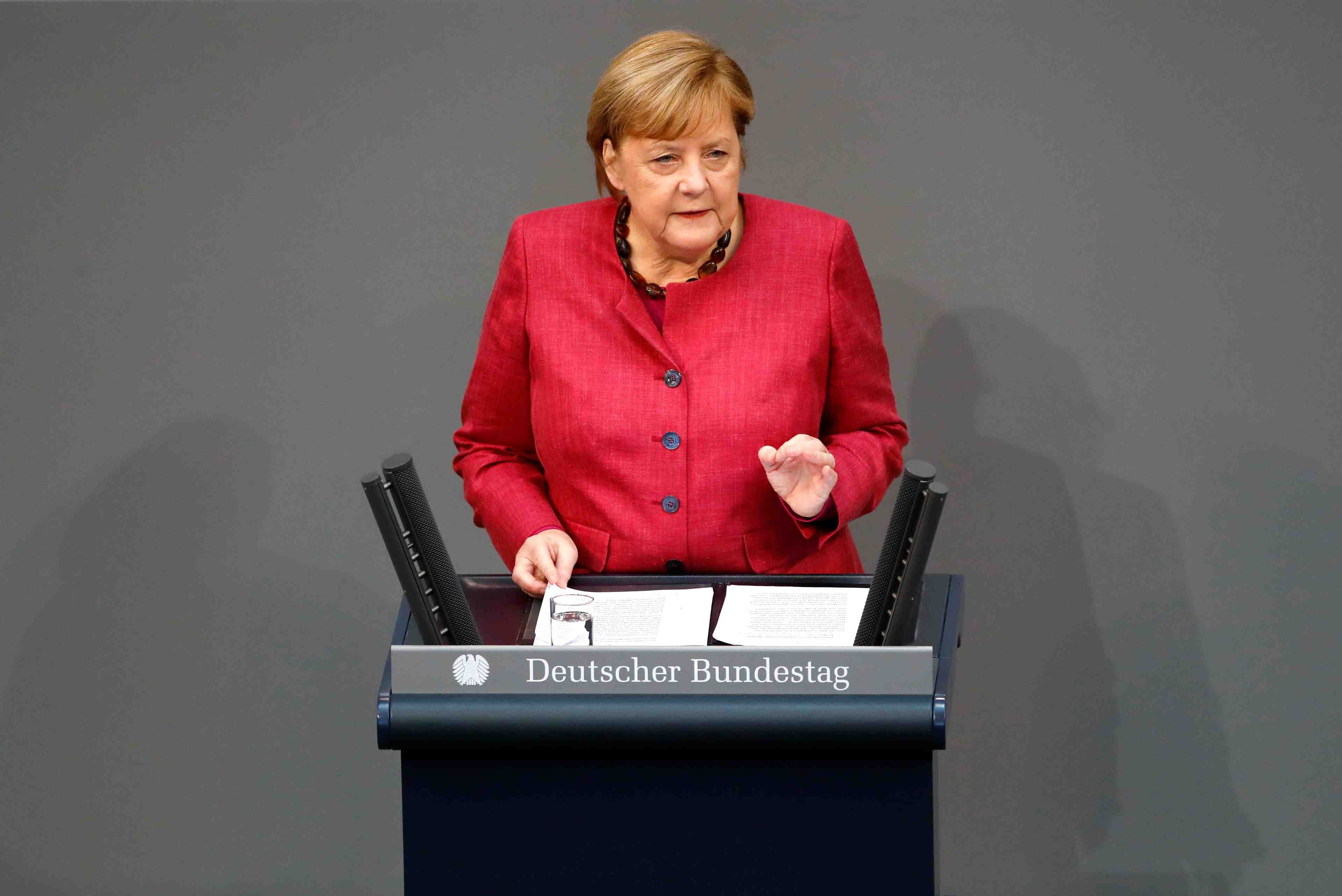 Merkel s'en prend a ceux qui minimisent les risques du coronavirus