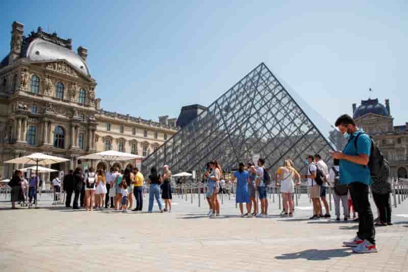 France/tourisme: l'ete "fonctionne bien", des difficultes encore a paris, dit lemoyne