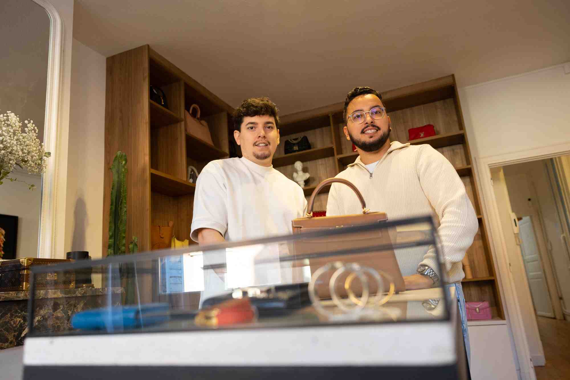 Romain Gia et Bryan Taoui, les cofondateurs d'Ormain, spécialisée dans le luxe de seconde main, ouvrent leur première boutique à Toulouse.