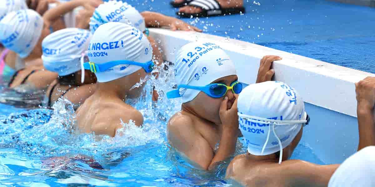 Léon Marchand s'est moqué de la promesse abandonnée d'Emmanuel Macron concernant les deux heures de sport supplémentaire au collège.