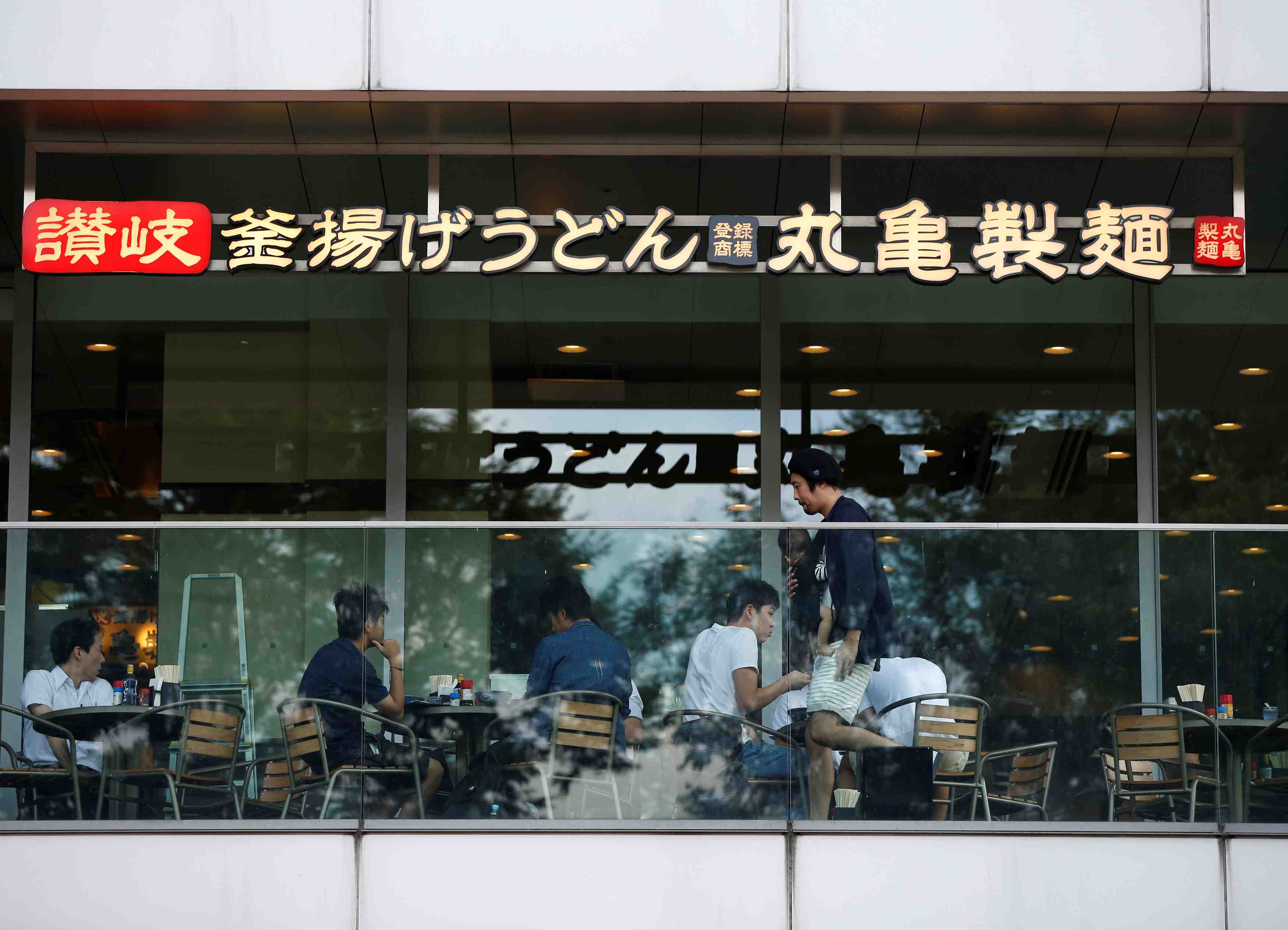 Les prix augmentent pour un huitieme mois consecutif au japon