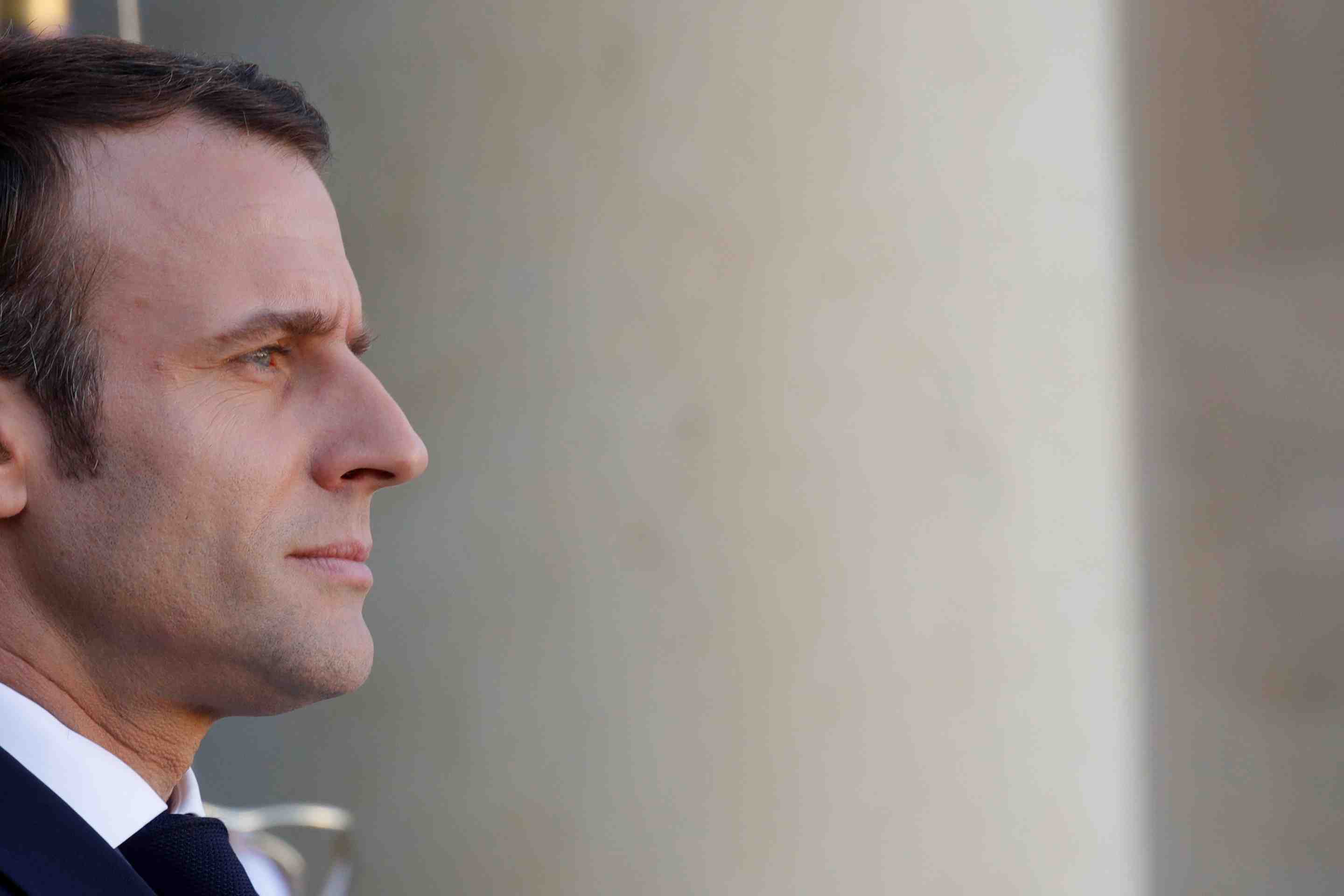 Macron se "felicite" de la decision de trump de garder des troupes en syrie