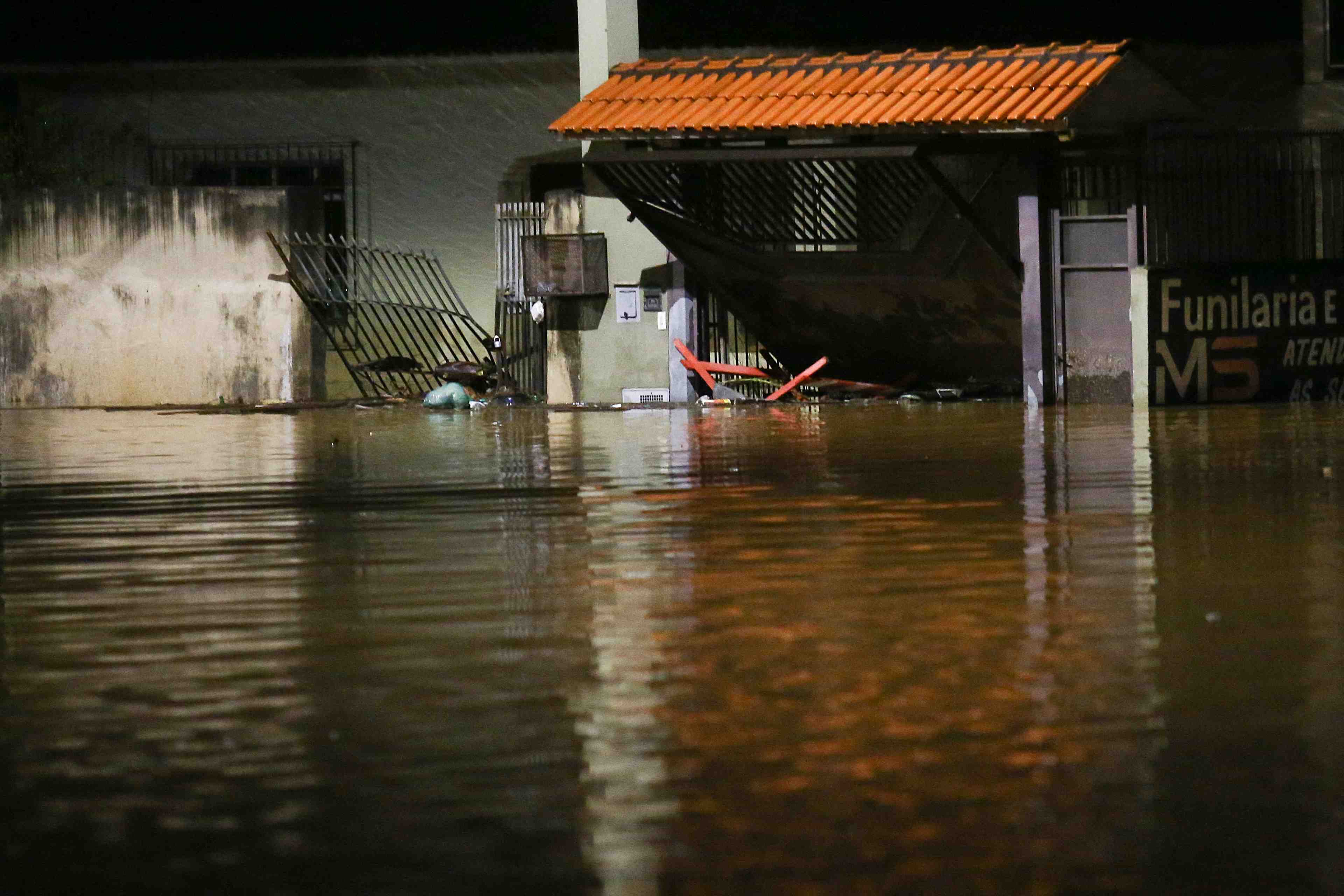 Bresil: au moins 19 morts apres des pluies diluviennes