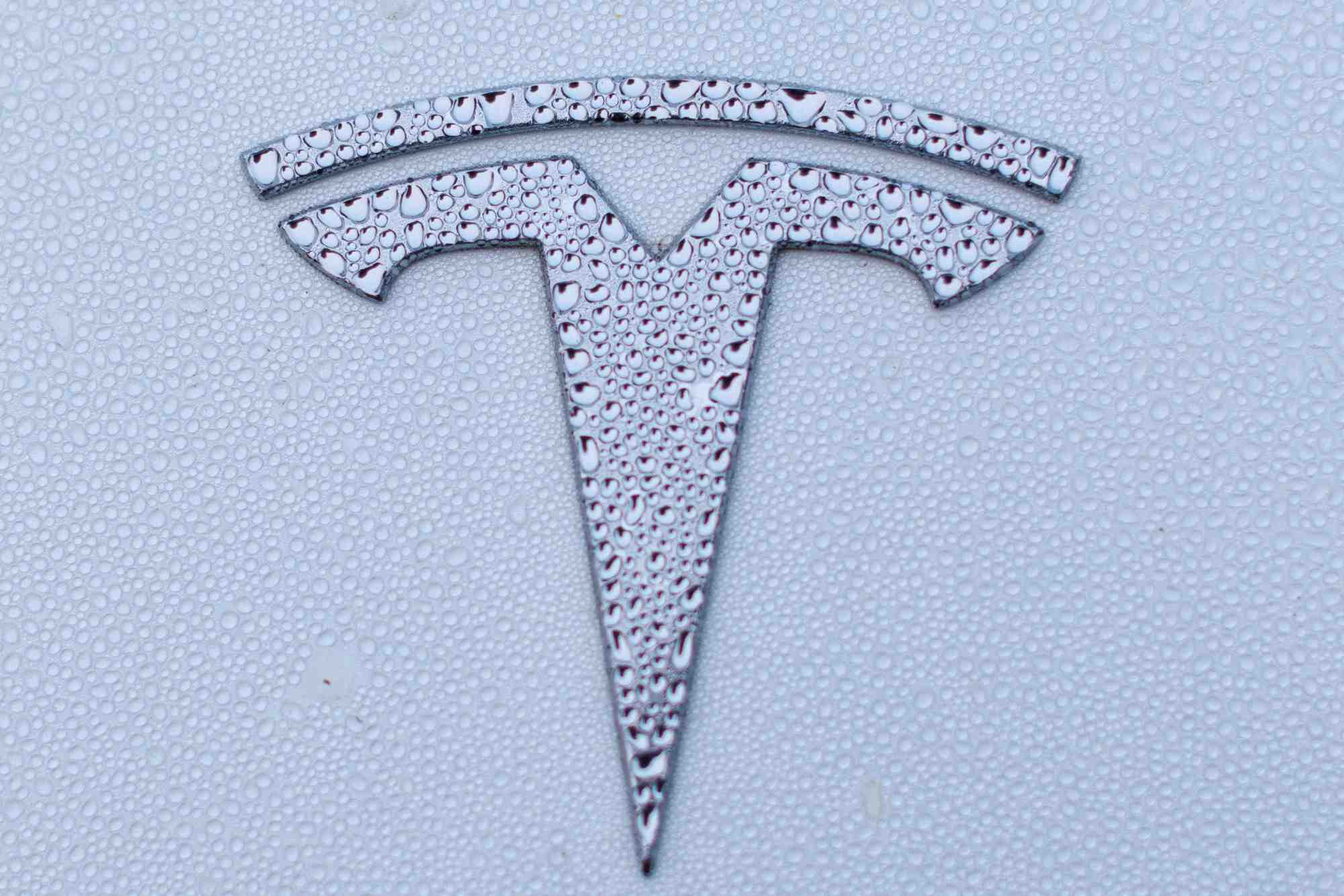 Le logo tesla
