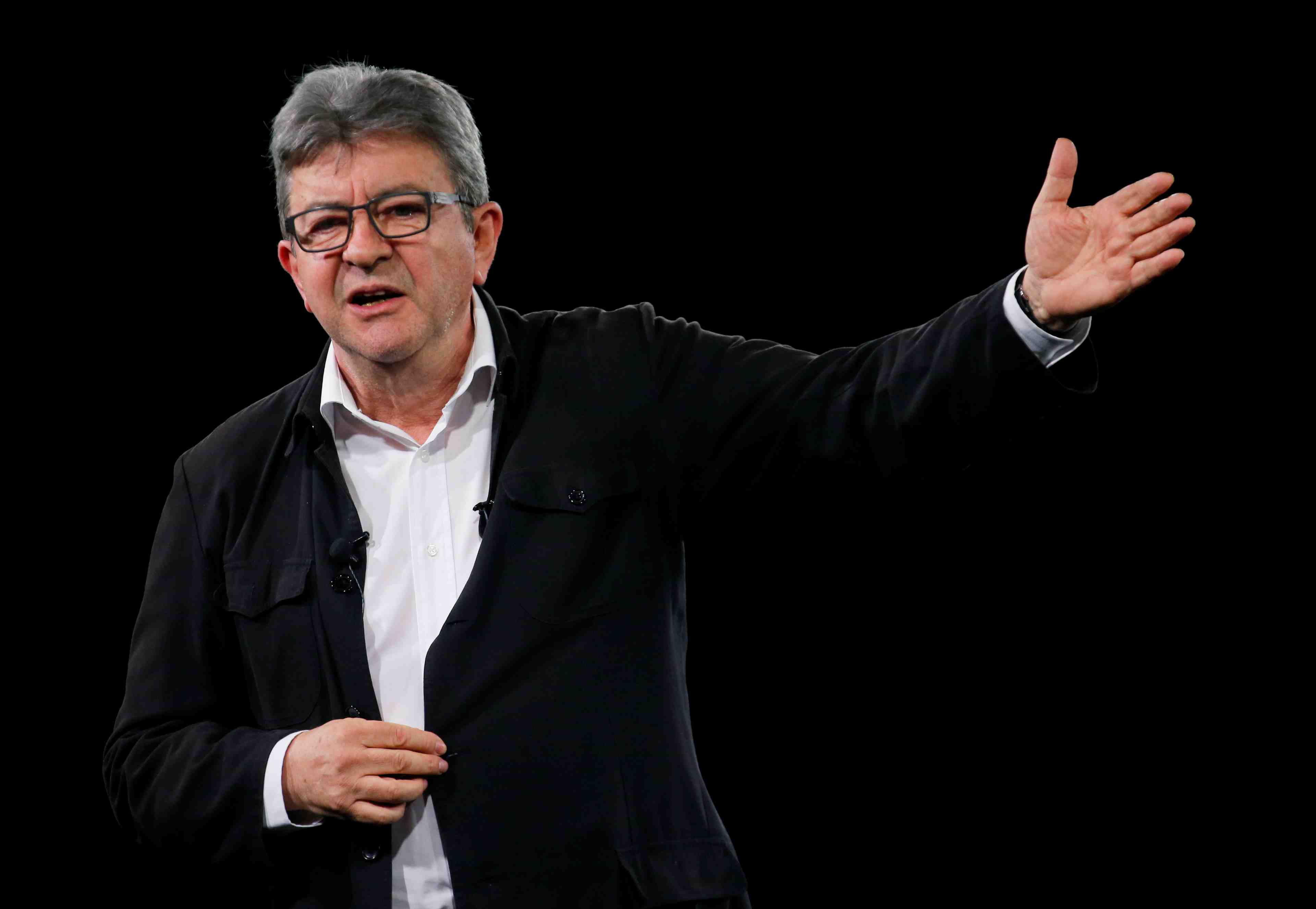 Europeennes: melenchon juge "grotesques" les attaques de le pen