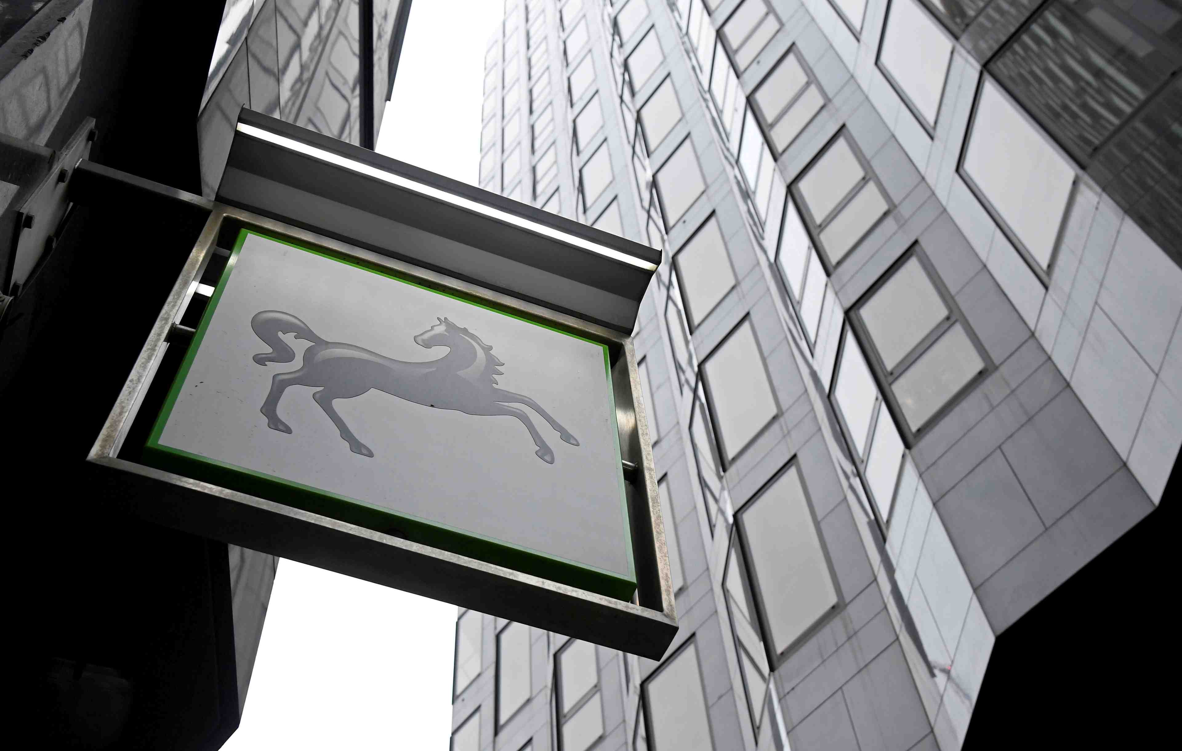 Lloyds: bond des benefices au t1, le dg sur le depart