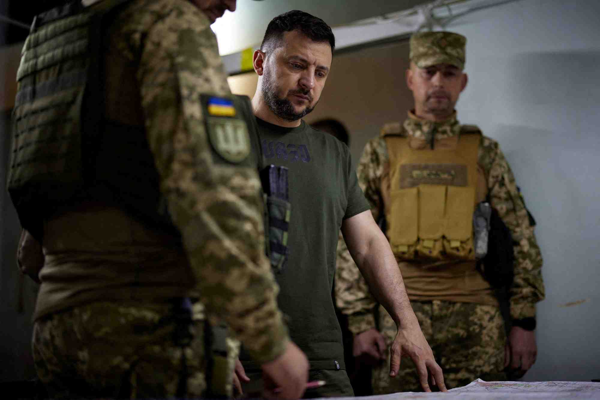 Ukraine: zelensky s'est rendu pres de la ligne de front dans le donbass