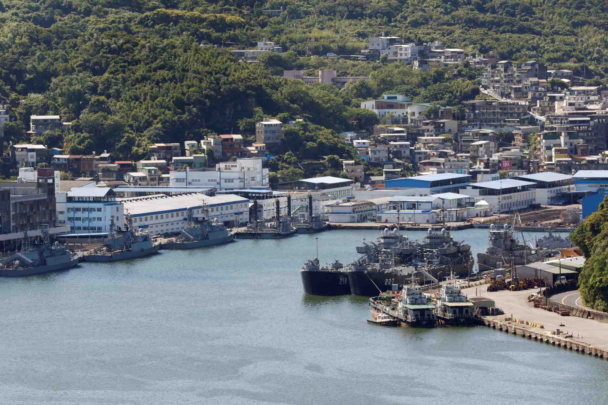 Les navires de guerre chinois et taiwanais s'observent a l'approche de la fin des exercices