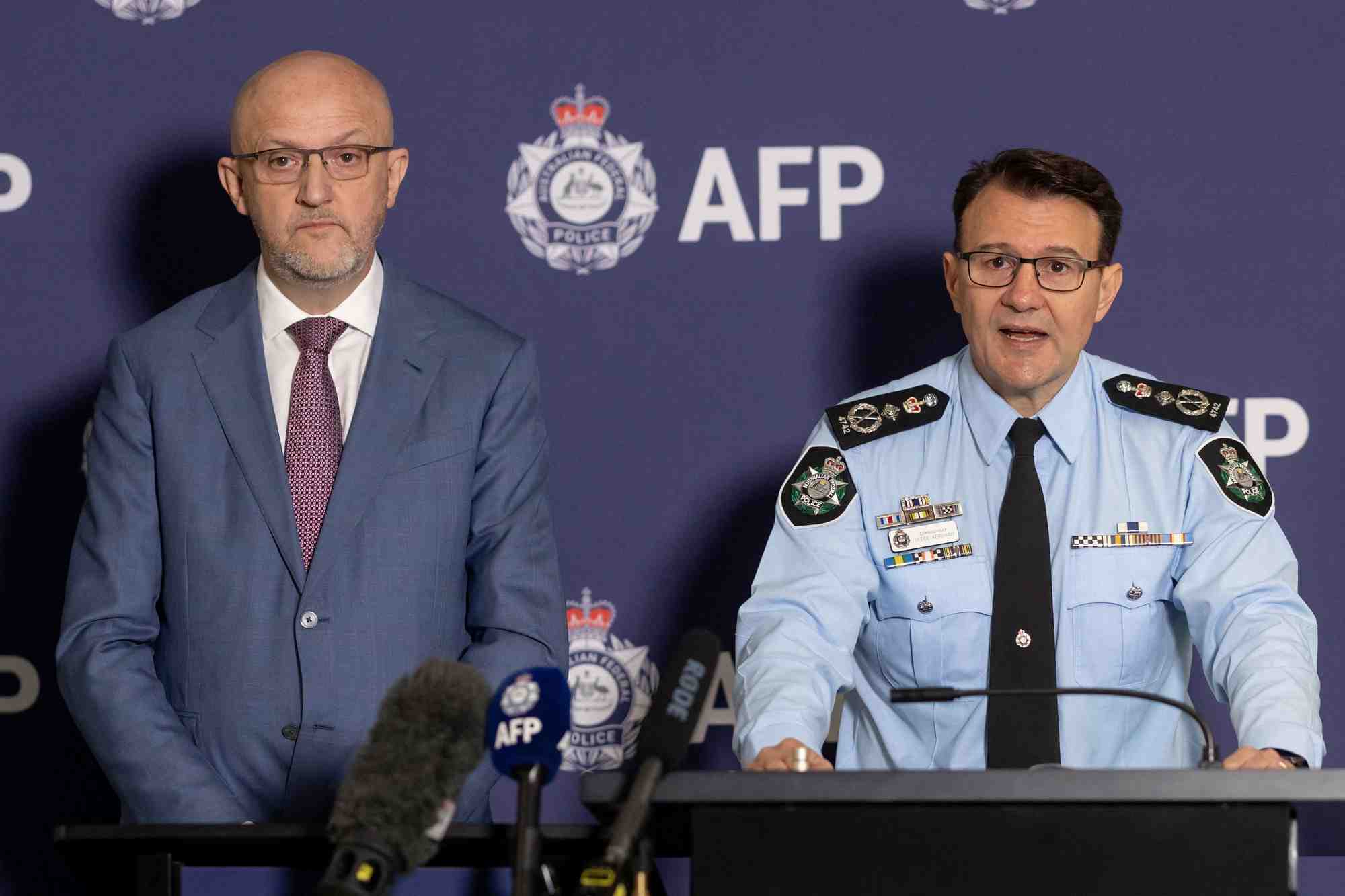 Mike burgess, directeur general de l'asio, et reece kershaw, commissaire de l'afp