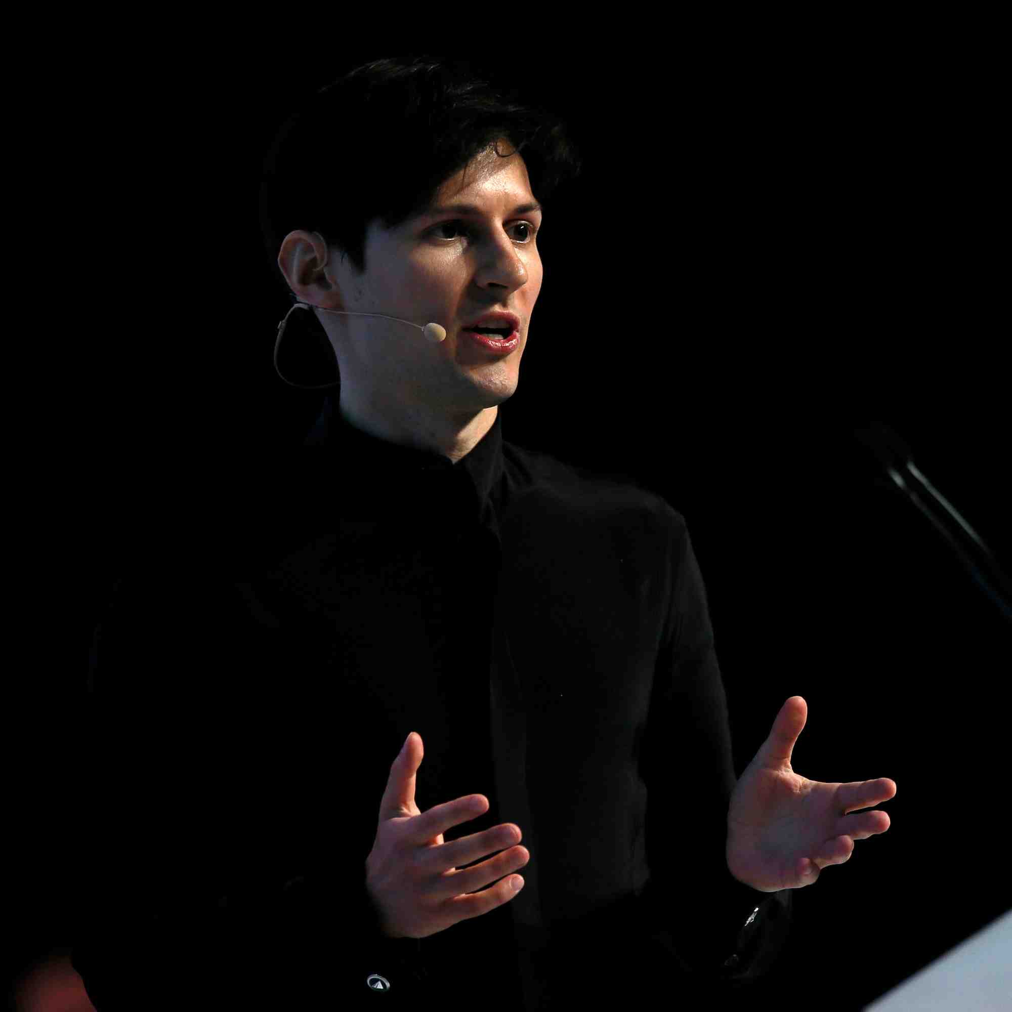 Le fondateur et pdg de telegram pavel durov prononce un discours lors du mobile world congress a barcelone