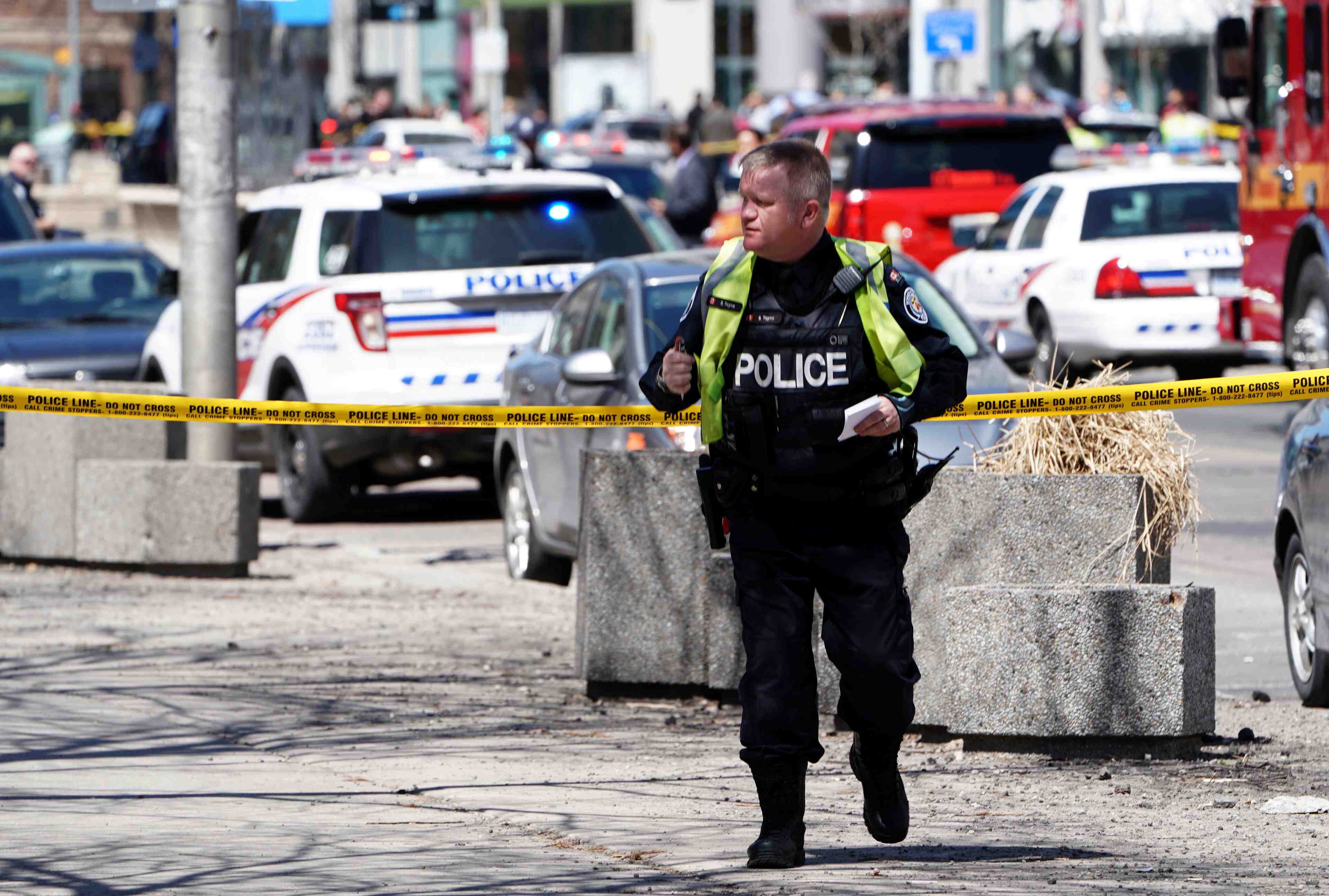 Plusieurs personnes touchees par une camionnette a toronto
