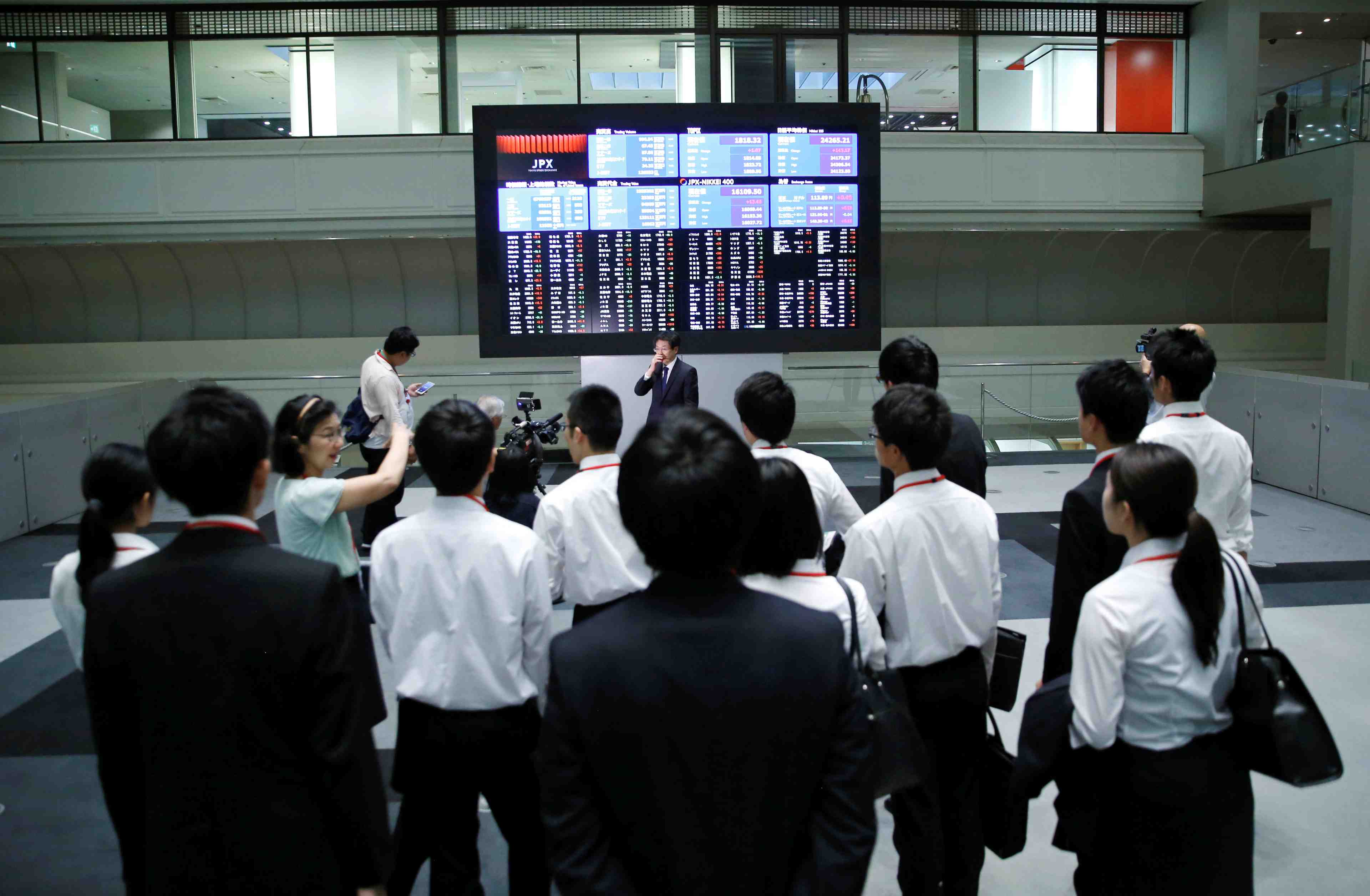 La bourse de tokyo termine en hausse