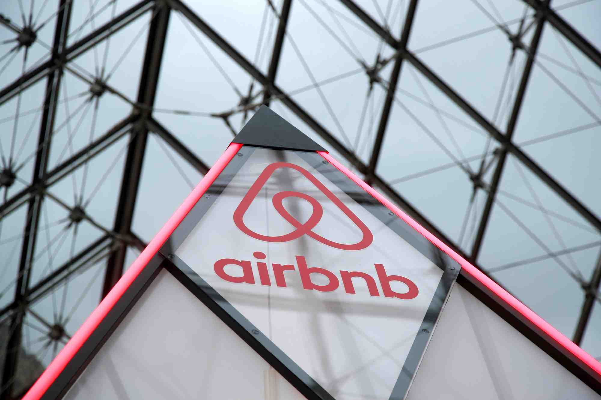 Airbnb vise desormais une entree en bourse a $42 milliards