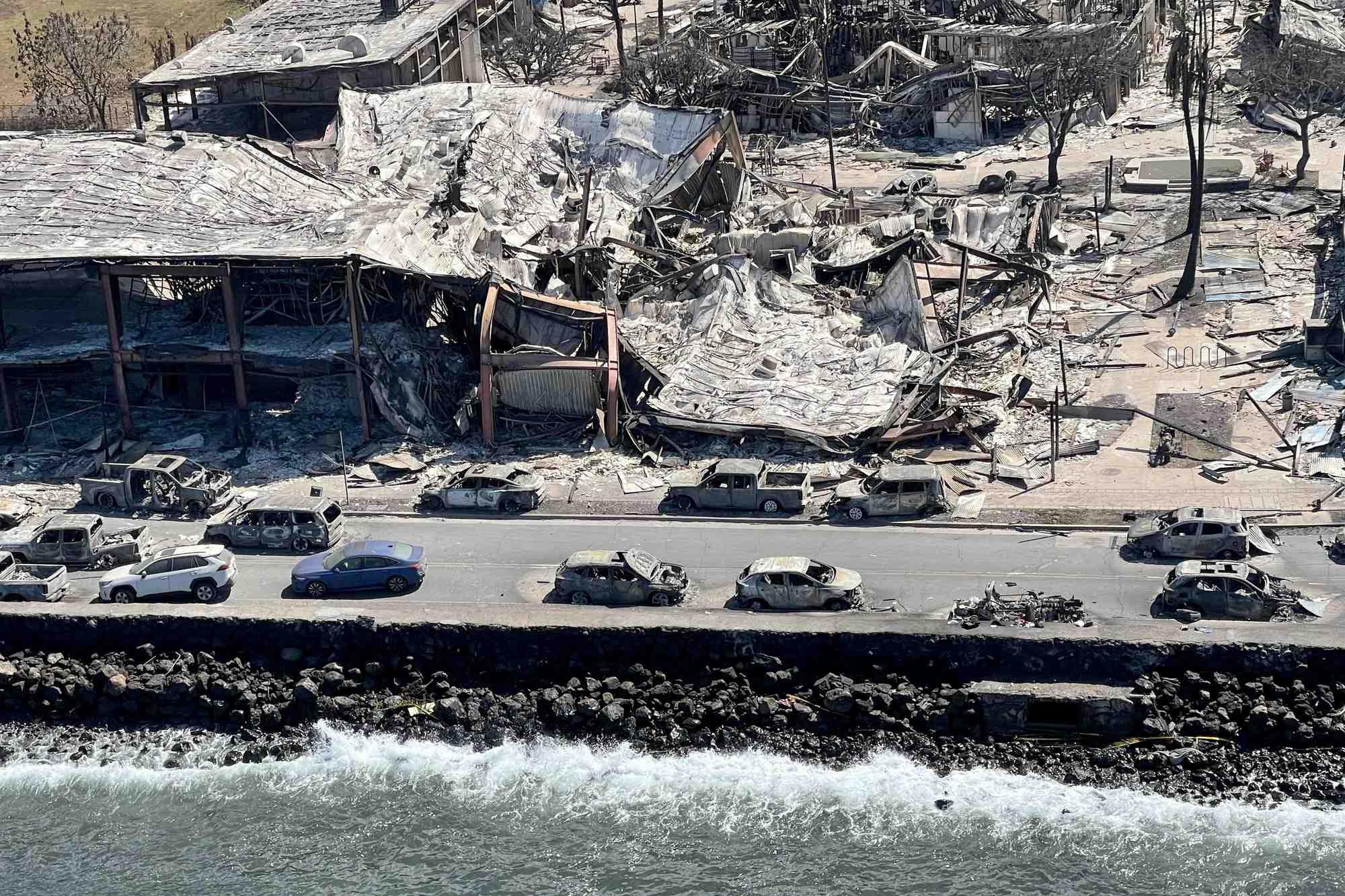 Des maisons detruites apres des incendies de foret a lahaina, maui, hawaii, etats-unis