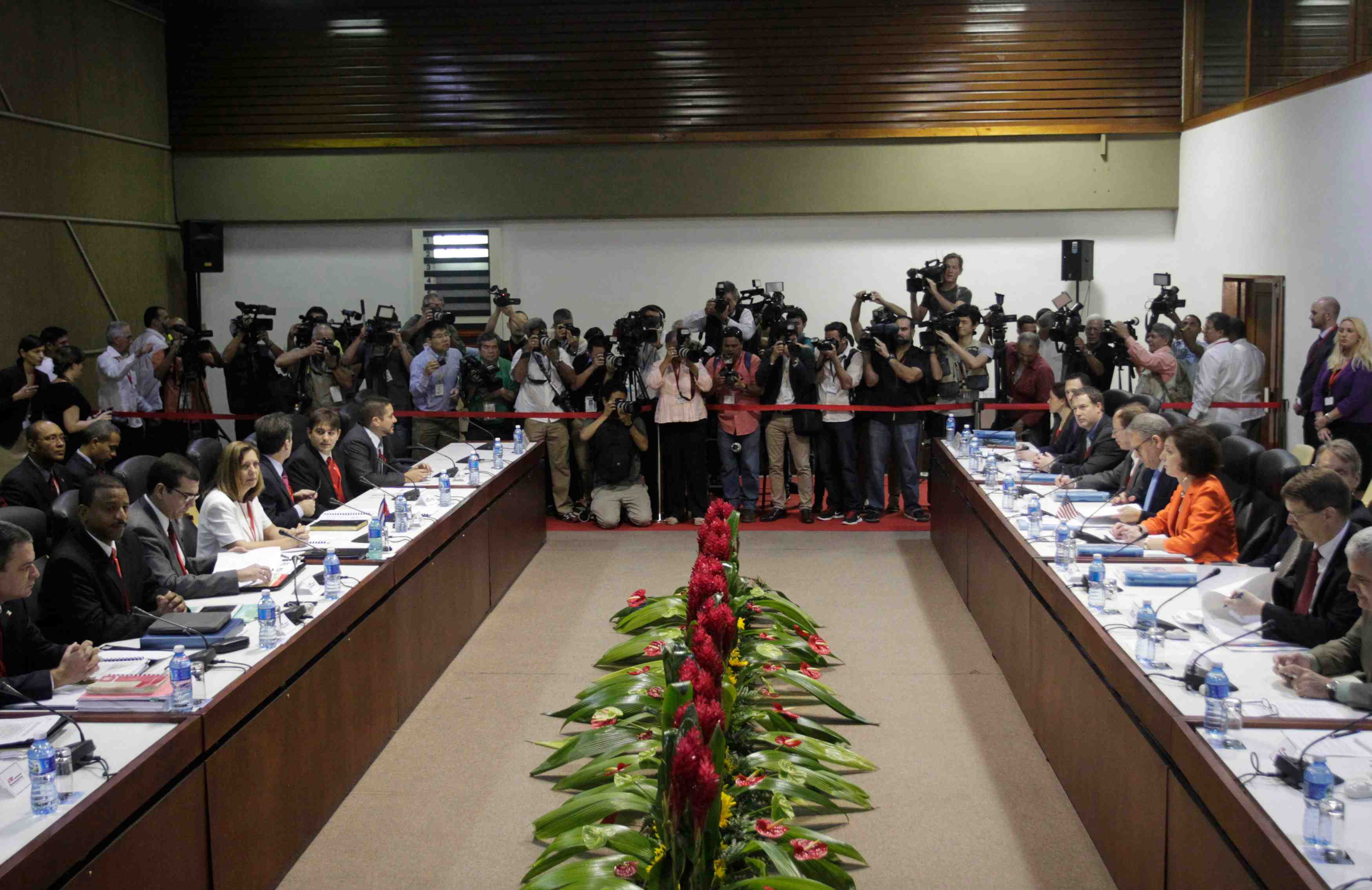 Fin de la premiere session de discussions entre responsables cubains et americains