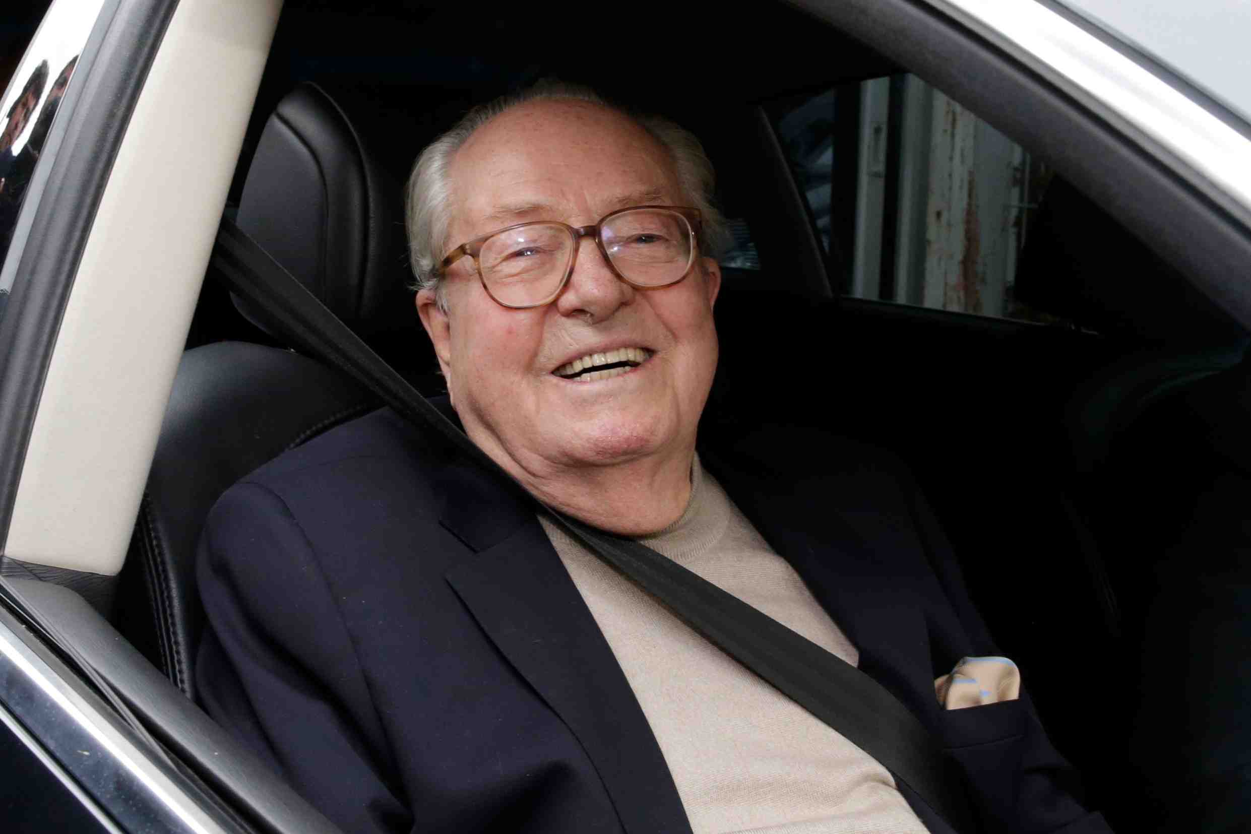 Le fn suspend jean-marie le pen