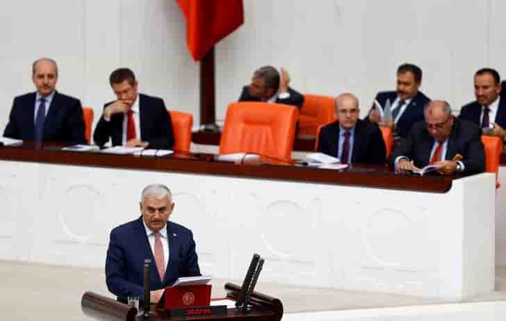 Le gouvernement turc obtient la confiance des deputes