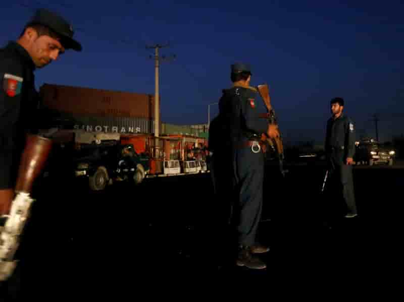 Un attentat revendique par les taliban pres d’un hotel a kaboul