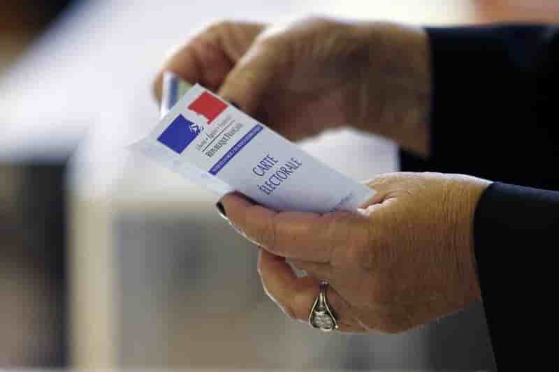 Beauvau ecarte un risque de fraude lie aux doubles cartes electorales