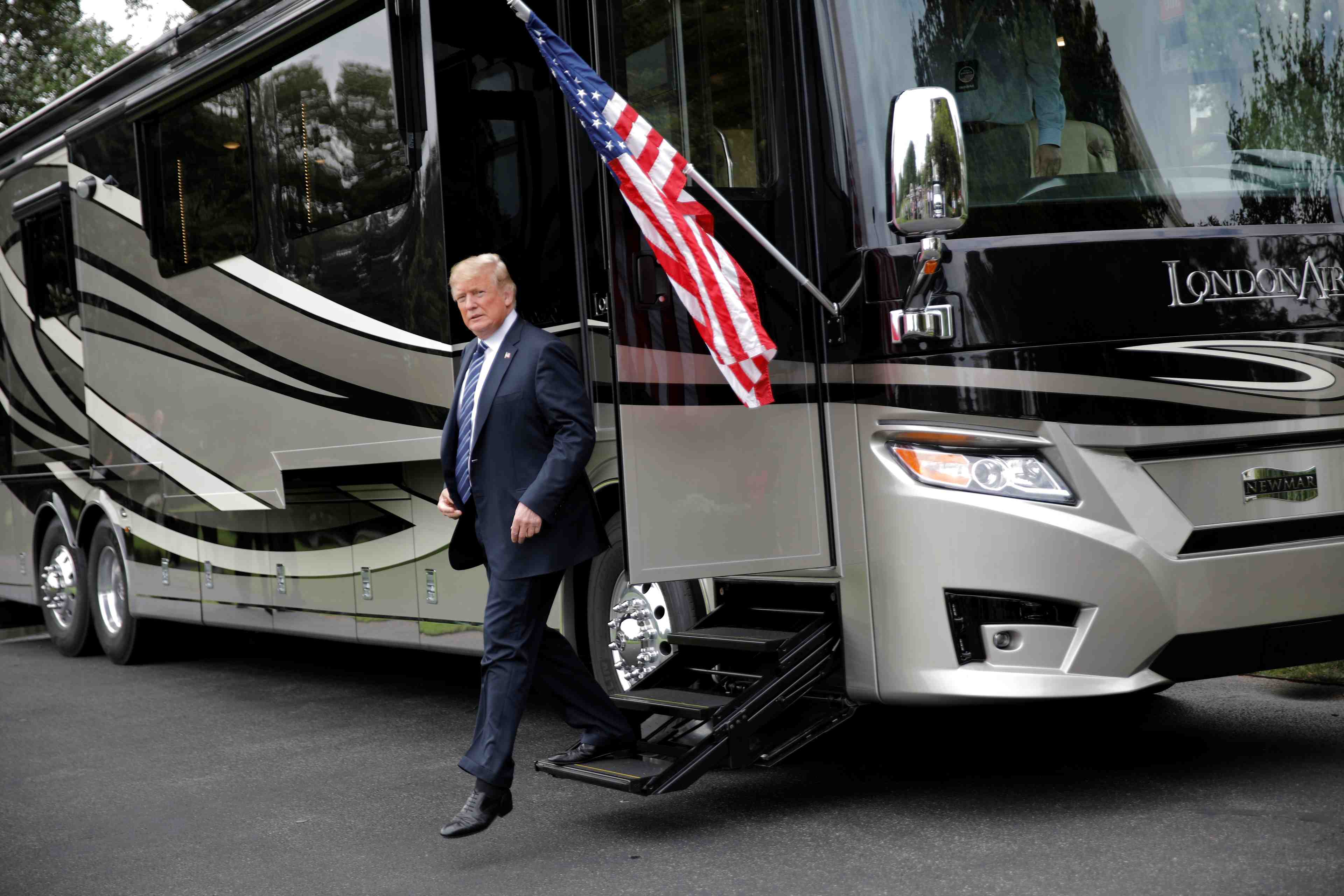 Trump veut reduire au silence les ex-chefs du renseignement