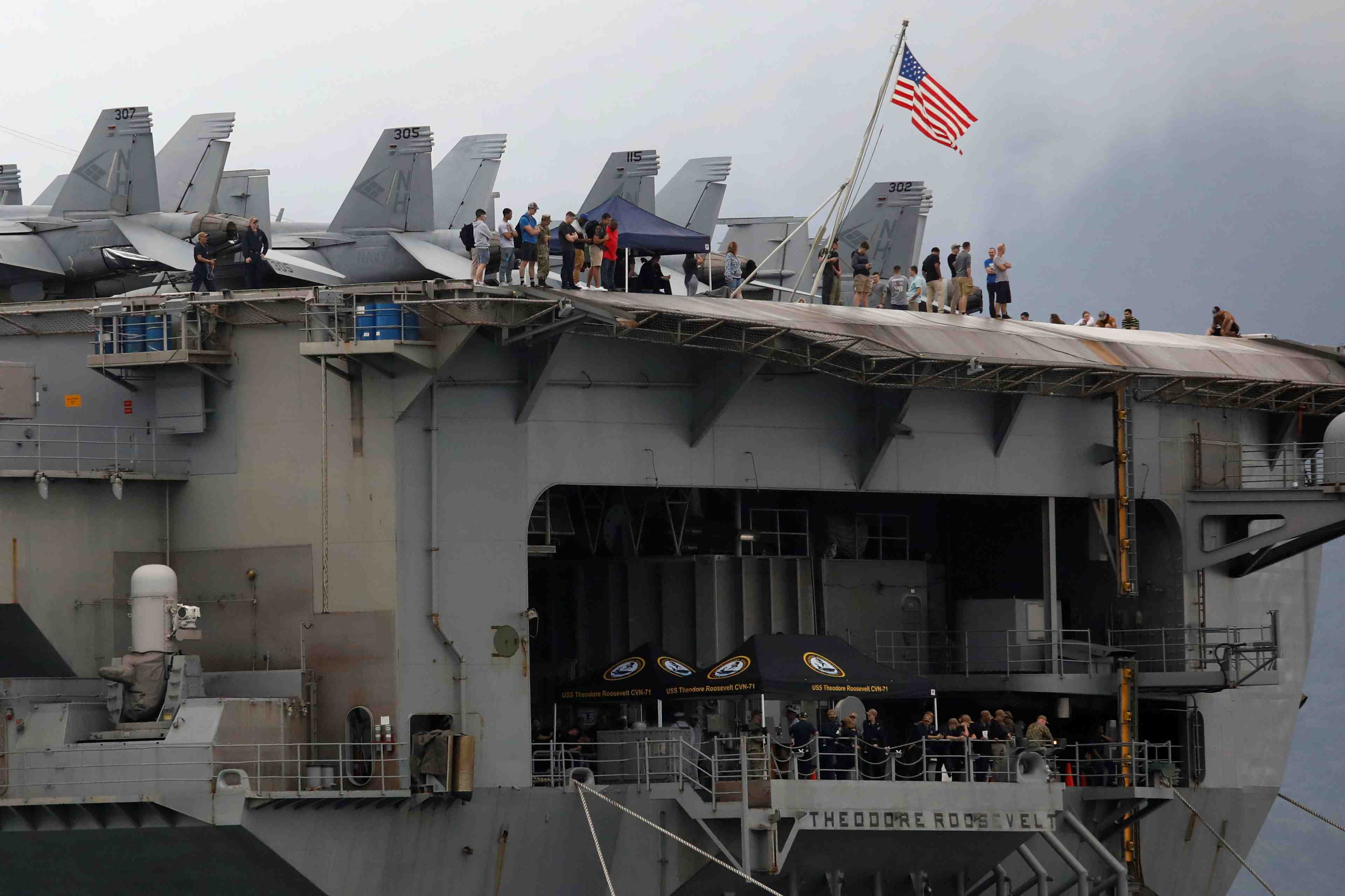 Coronavirus: un demi-millier de cas a bord du porte-avions americain theodore roosevelt