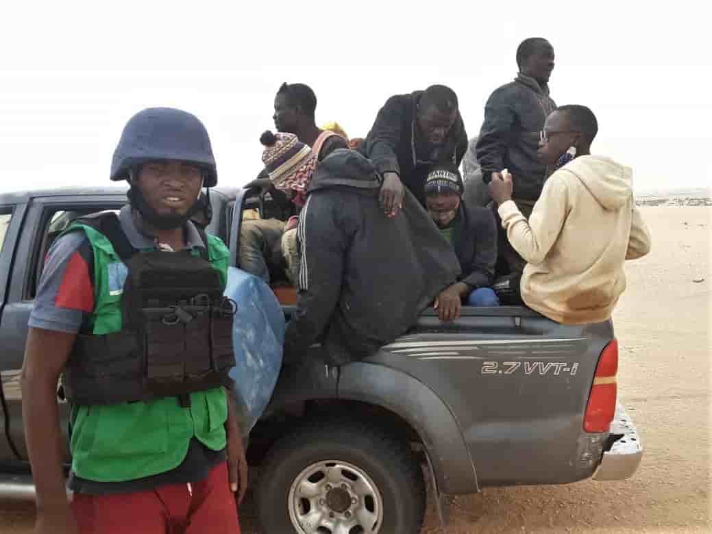 Des dizaines de migrants secourus dans le sahara